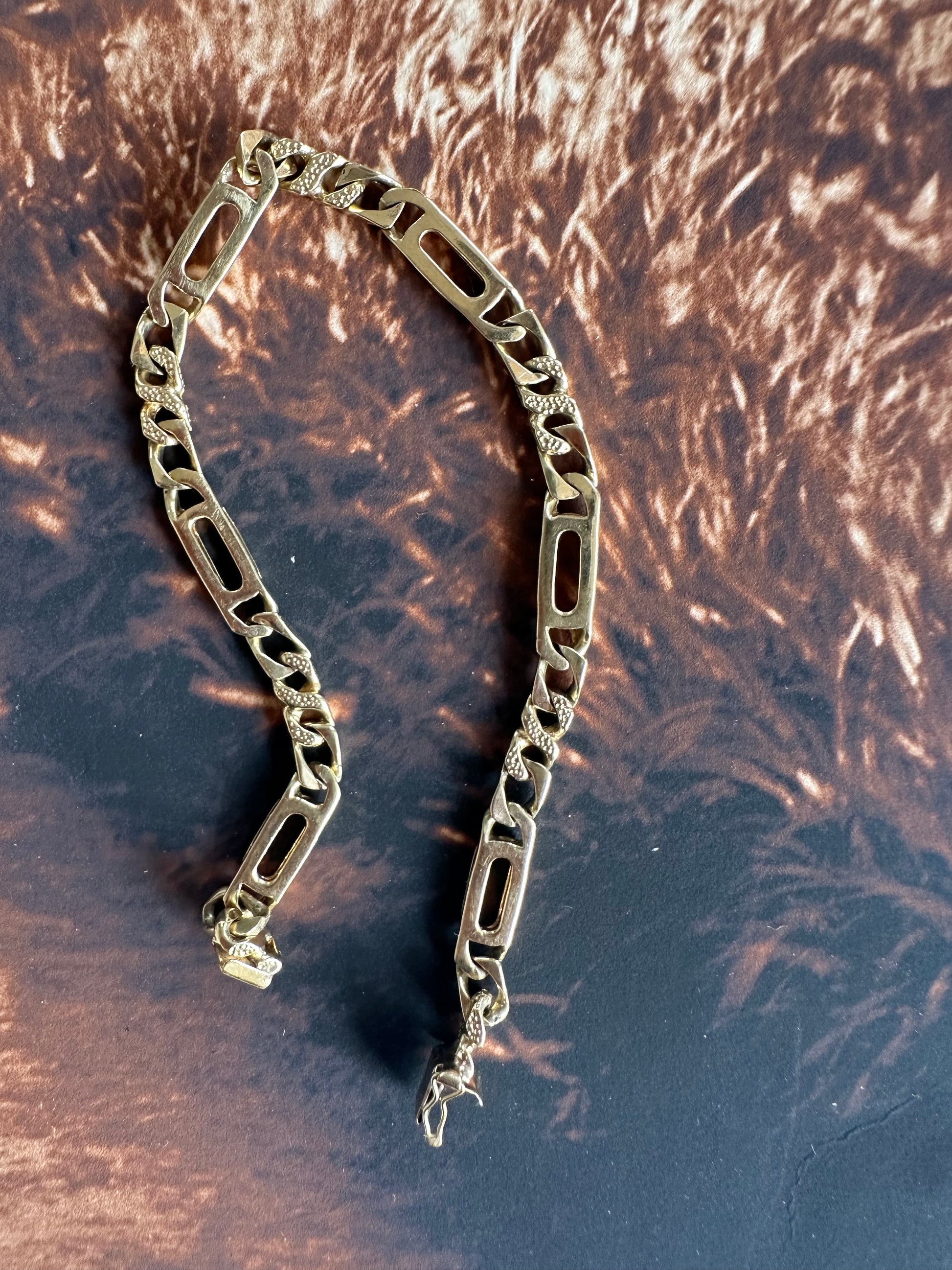 Solid figaro bracelet