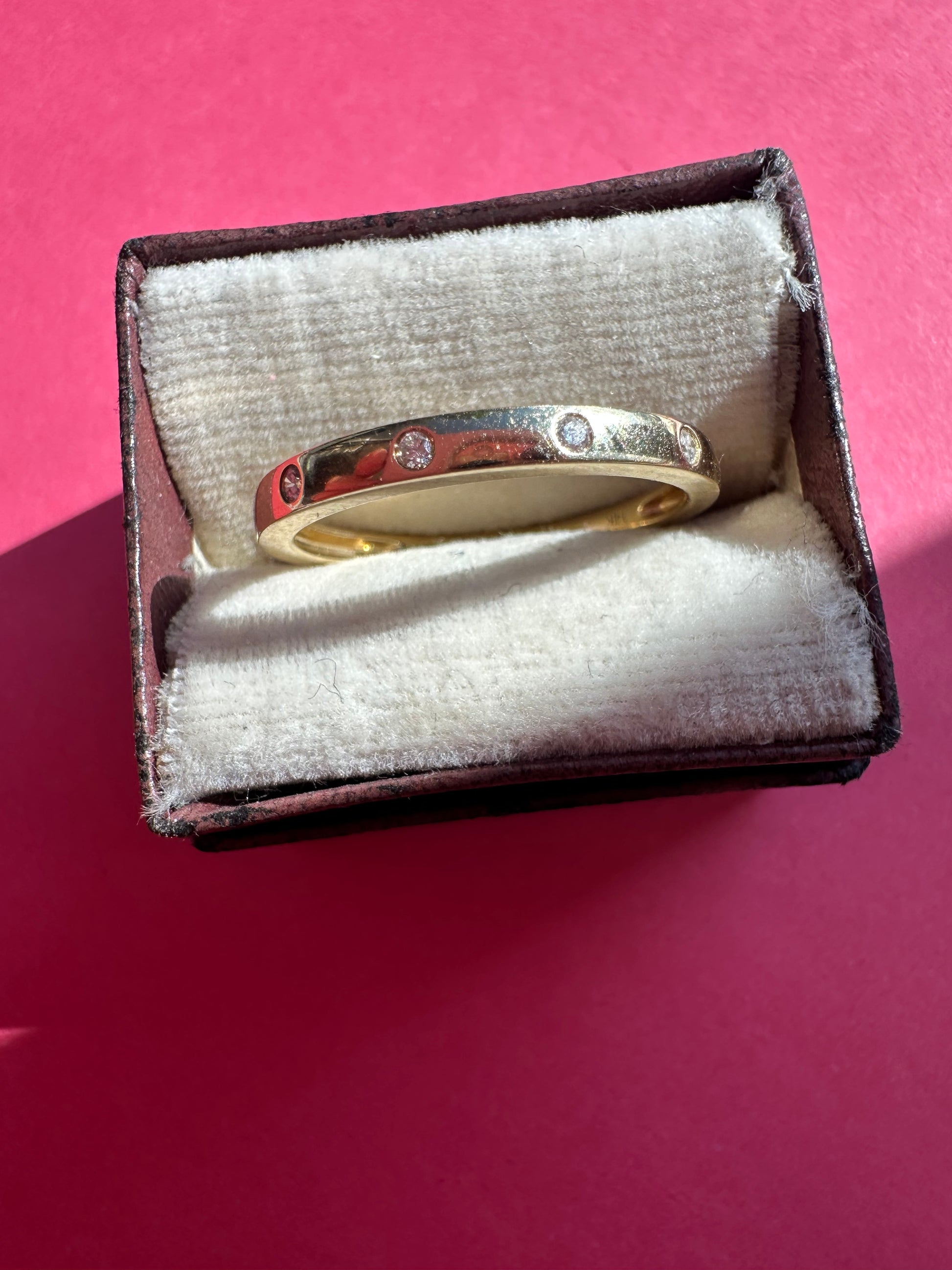 flush set diamond band