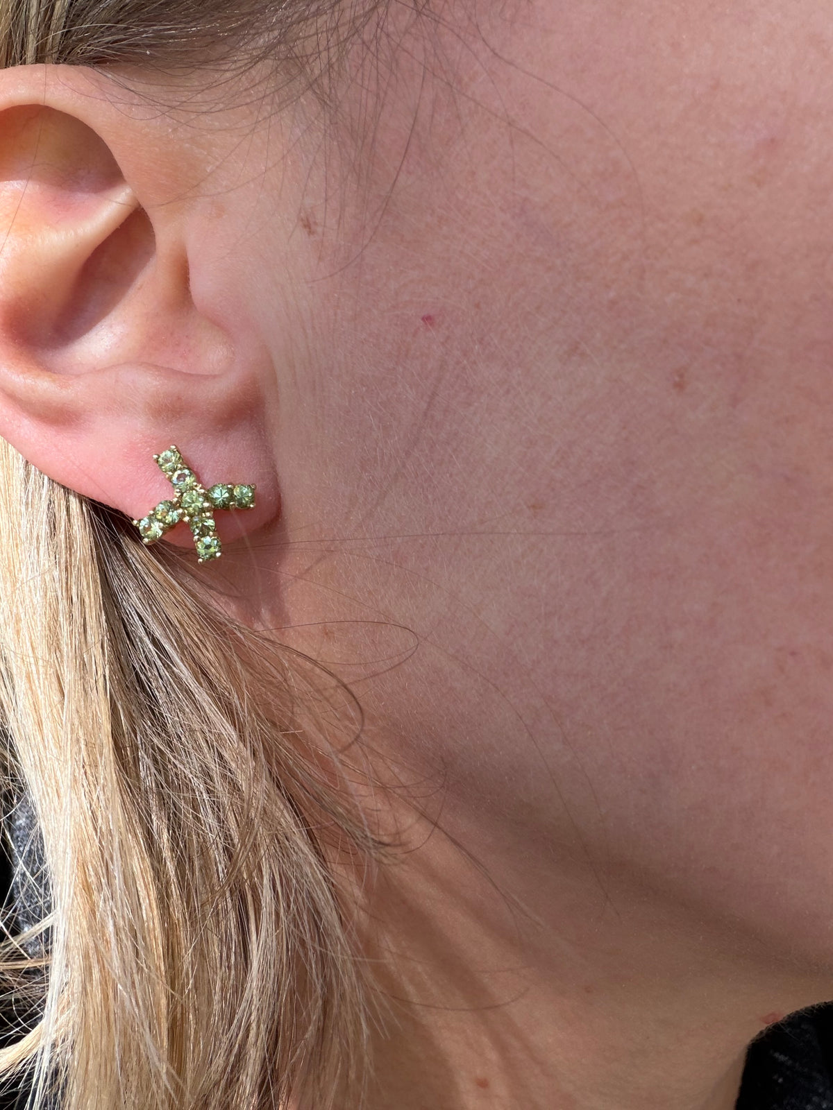 peridot X studs