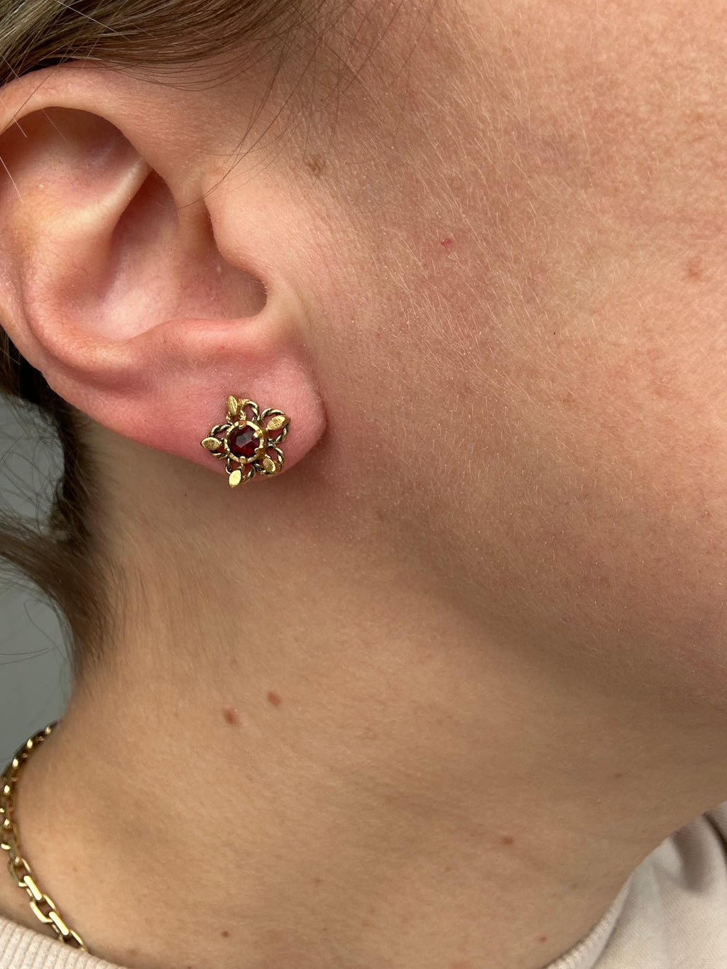 garnet flower stud