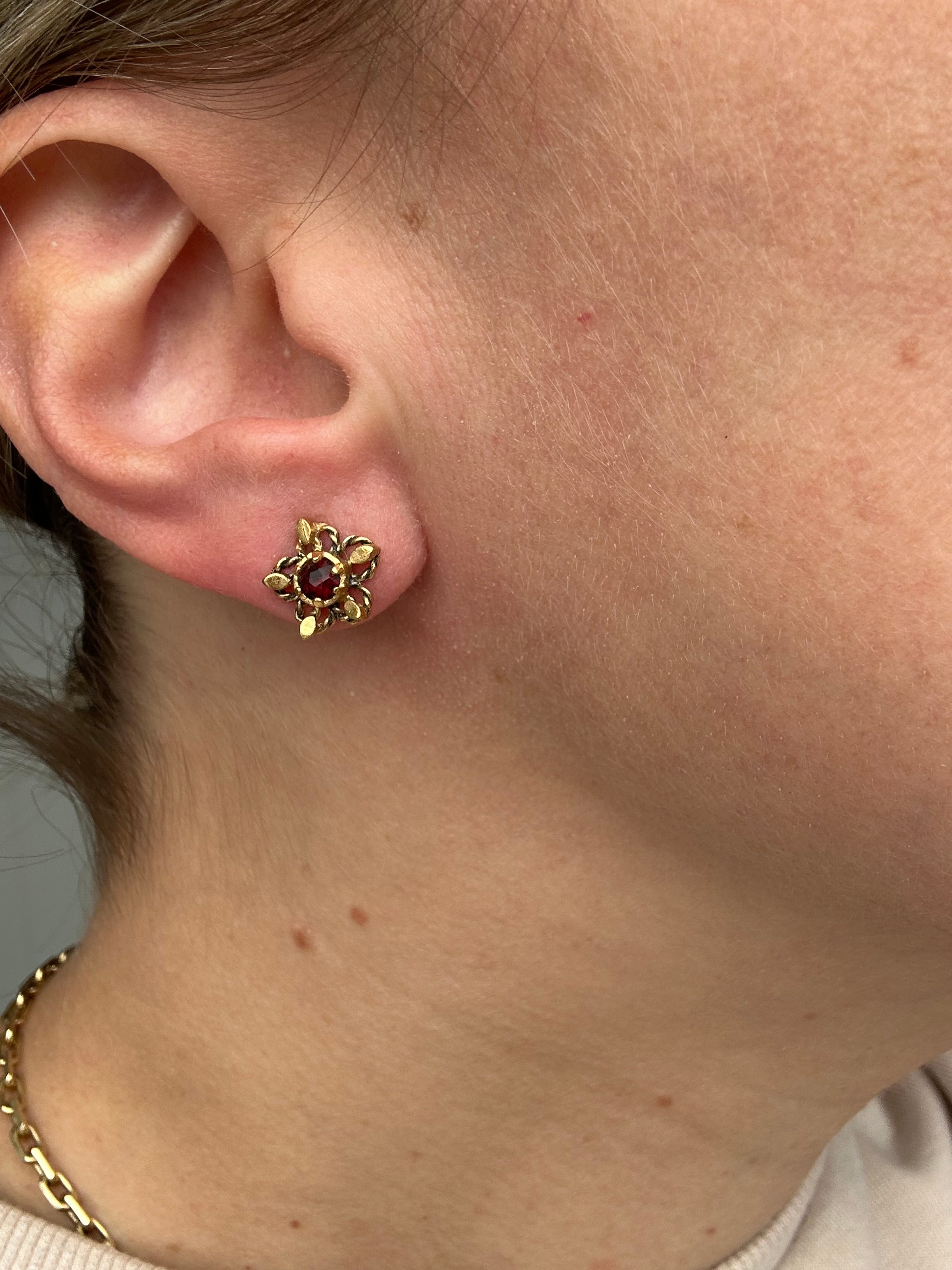 garnet flower stud