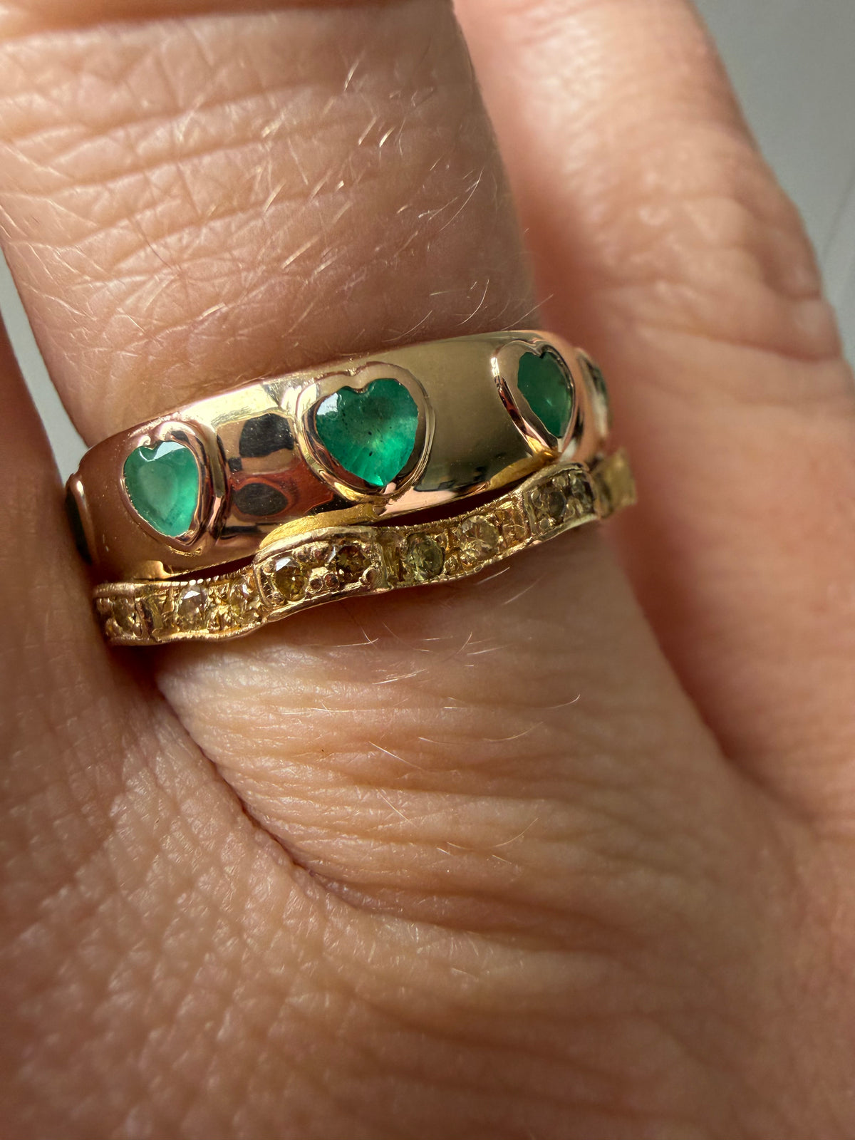 The Emerald Karat THE VERDE LOVE natural emerald heart eternity band