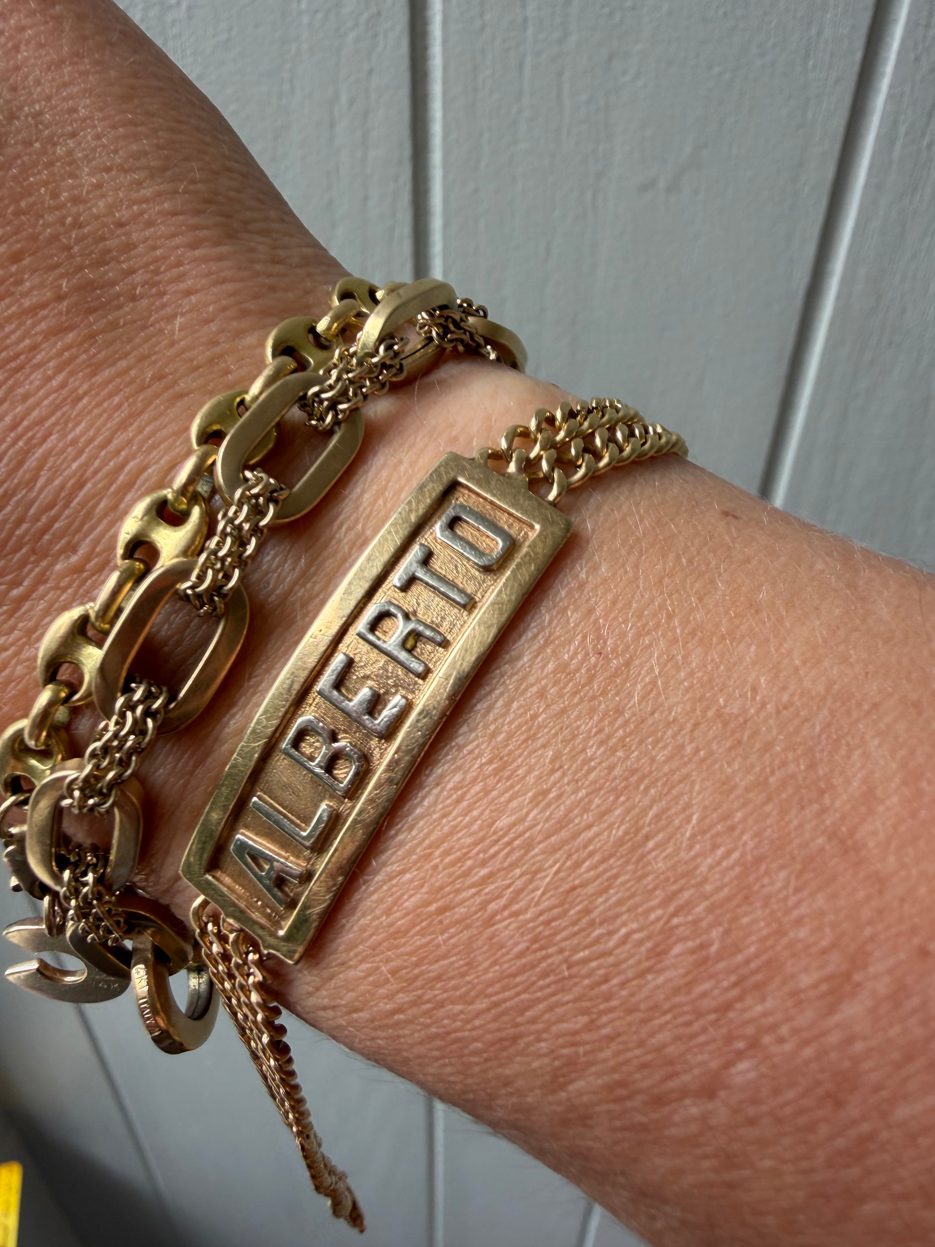 18k gold double curb ID bracelet with raised ALBERTO