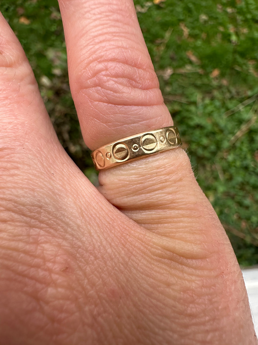 18k gold lock style eternity ring