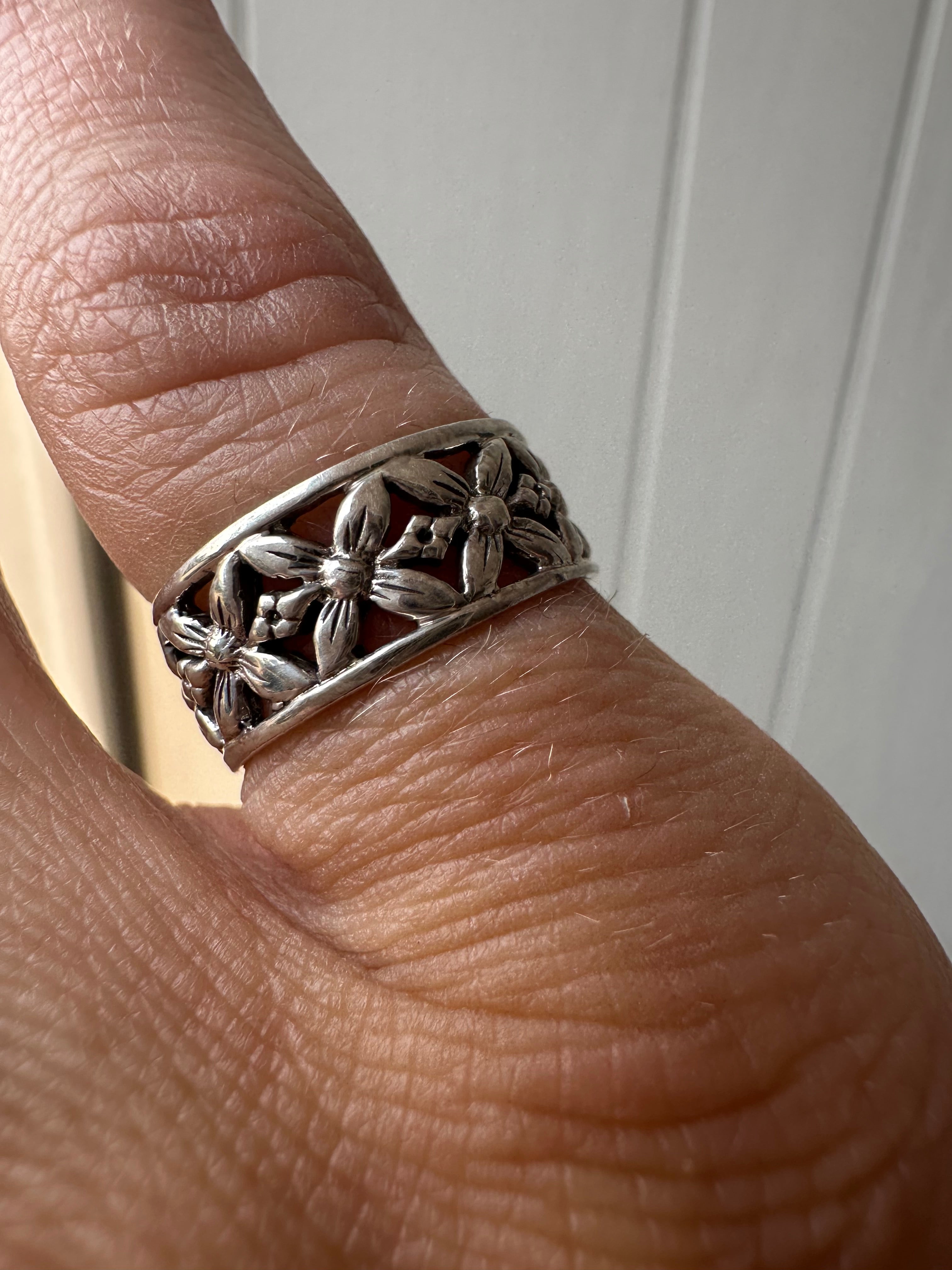 Floral Pipe cut Sterling Band