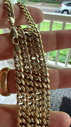 23” 10k gold puffy curb