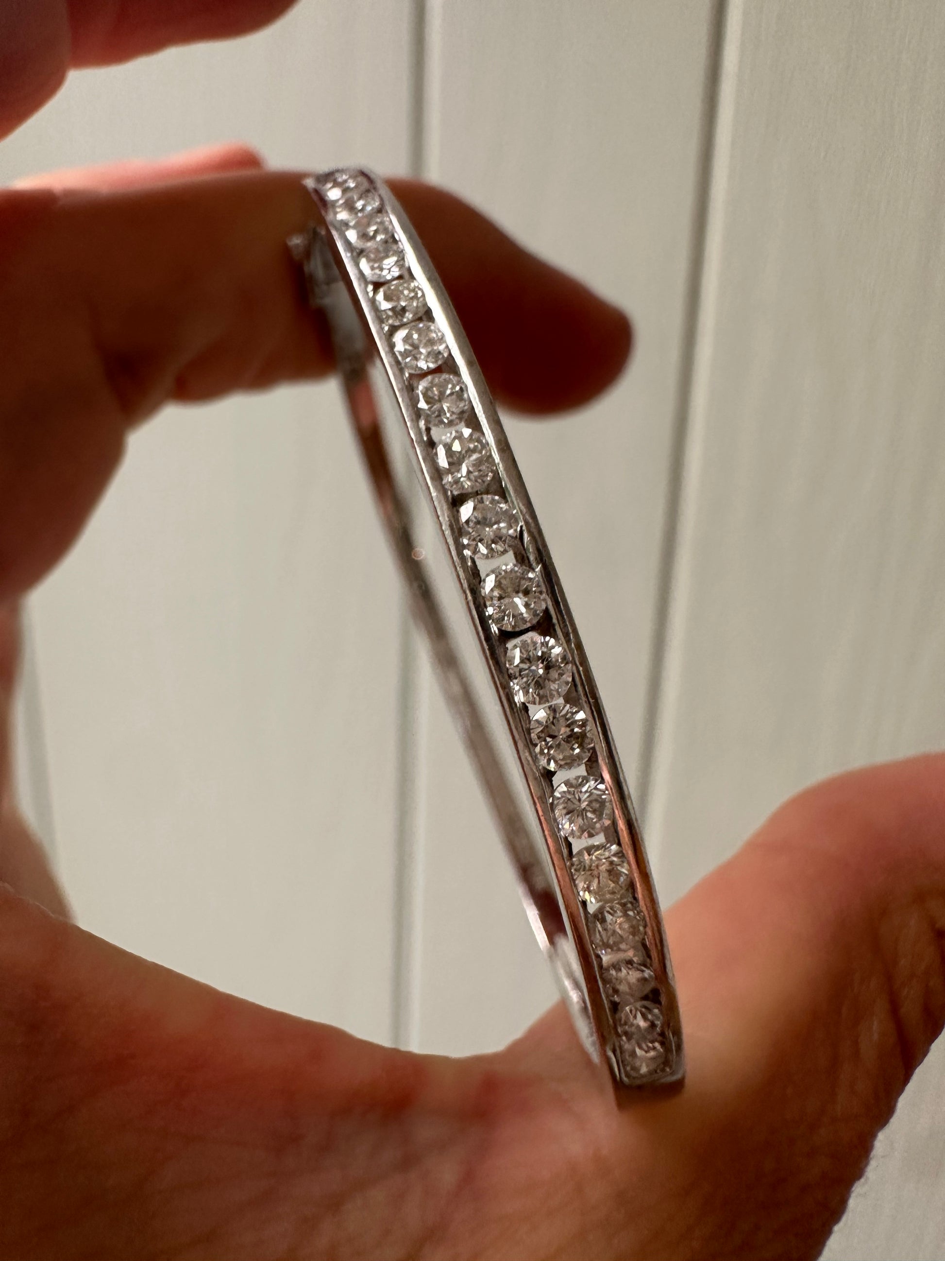 18k white gold diamond bangle