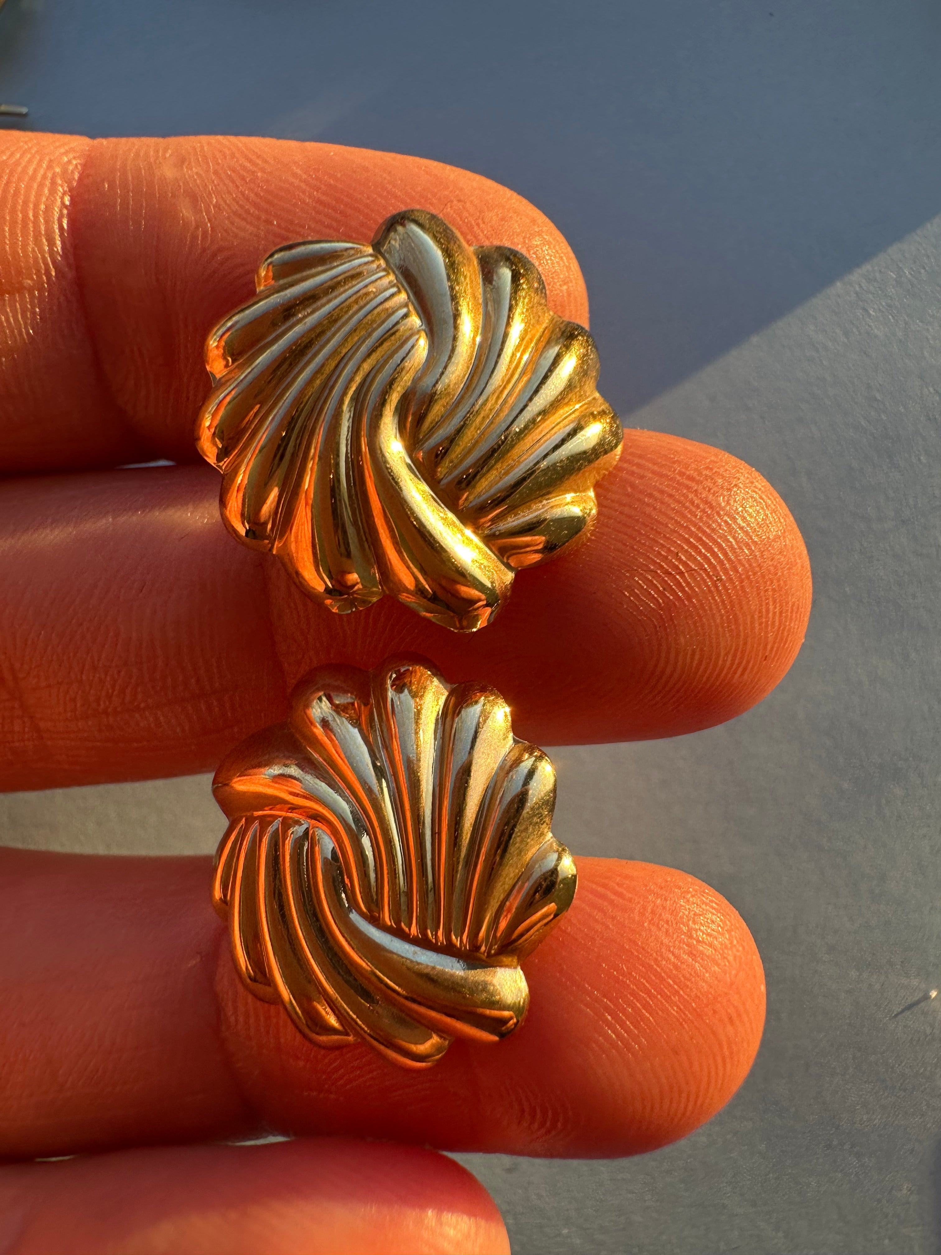 lightweight swirly post earrings