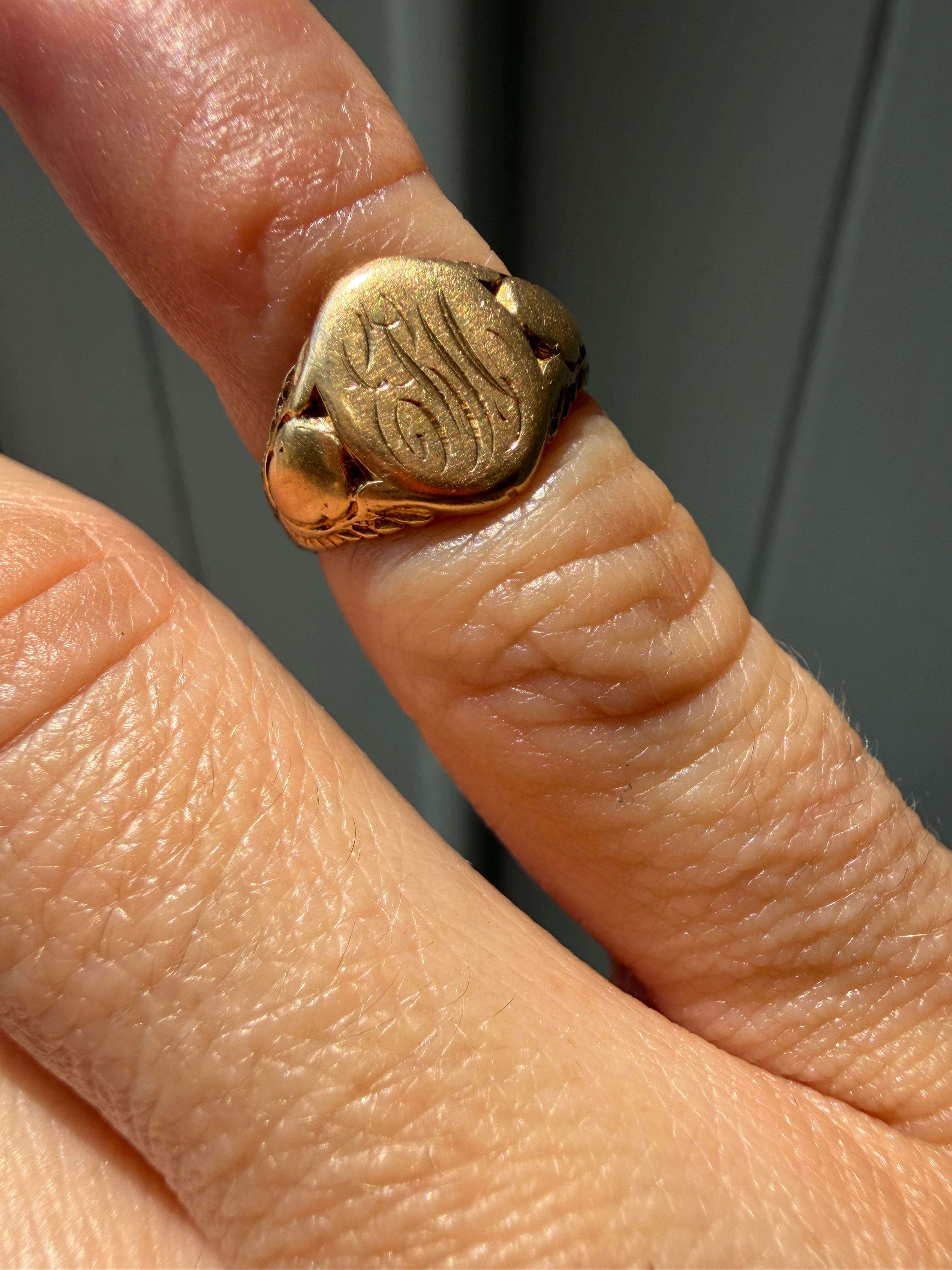 scrolly signet with faint engraving