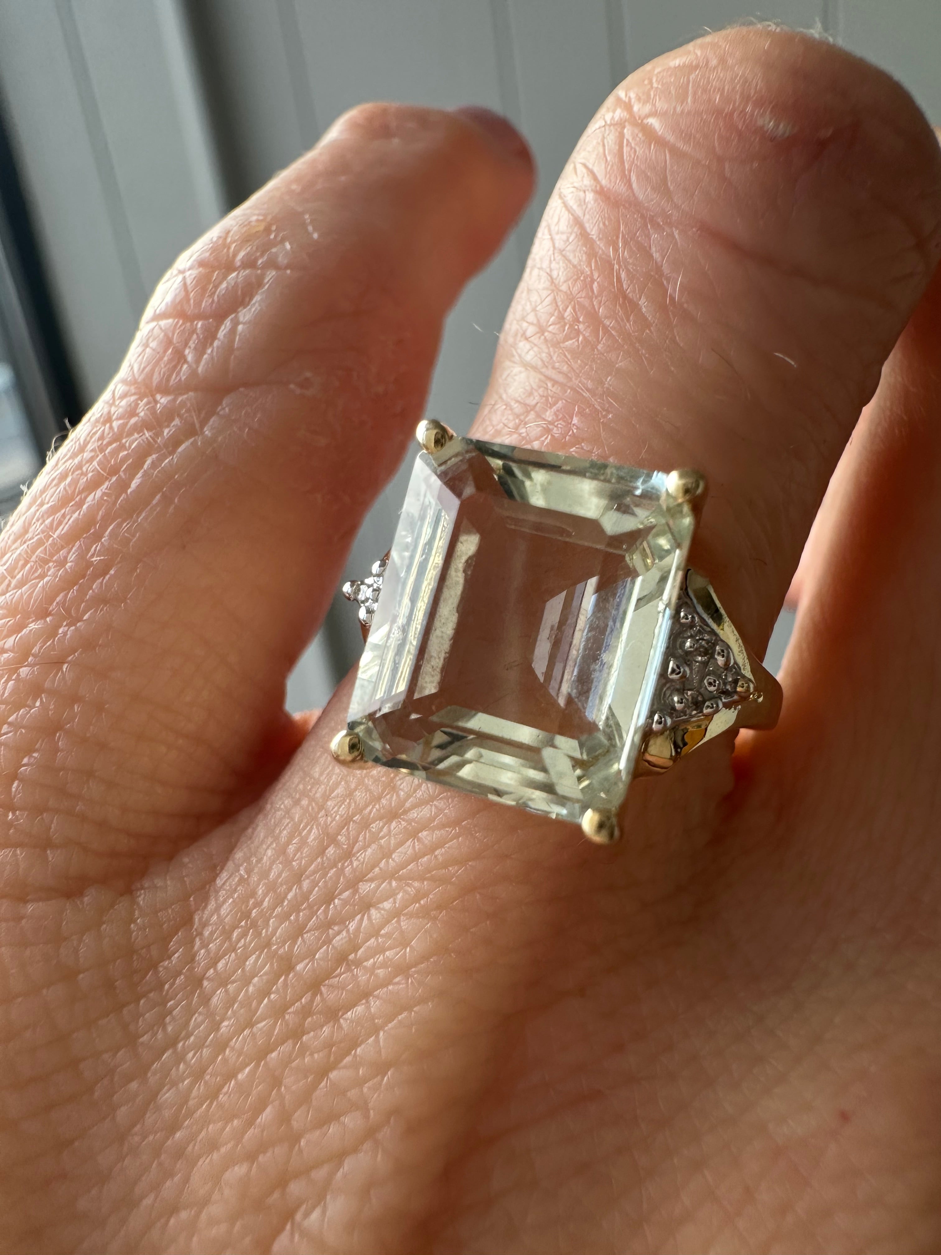 5.2carats aquamarine and diamond ring