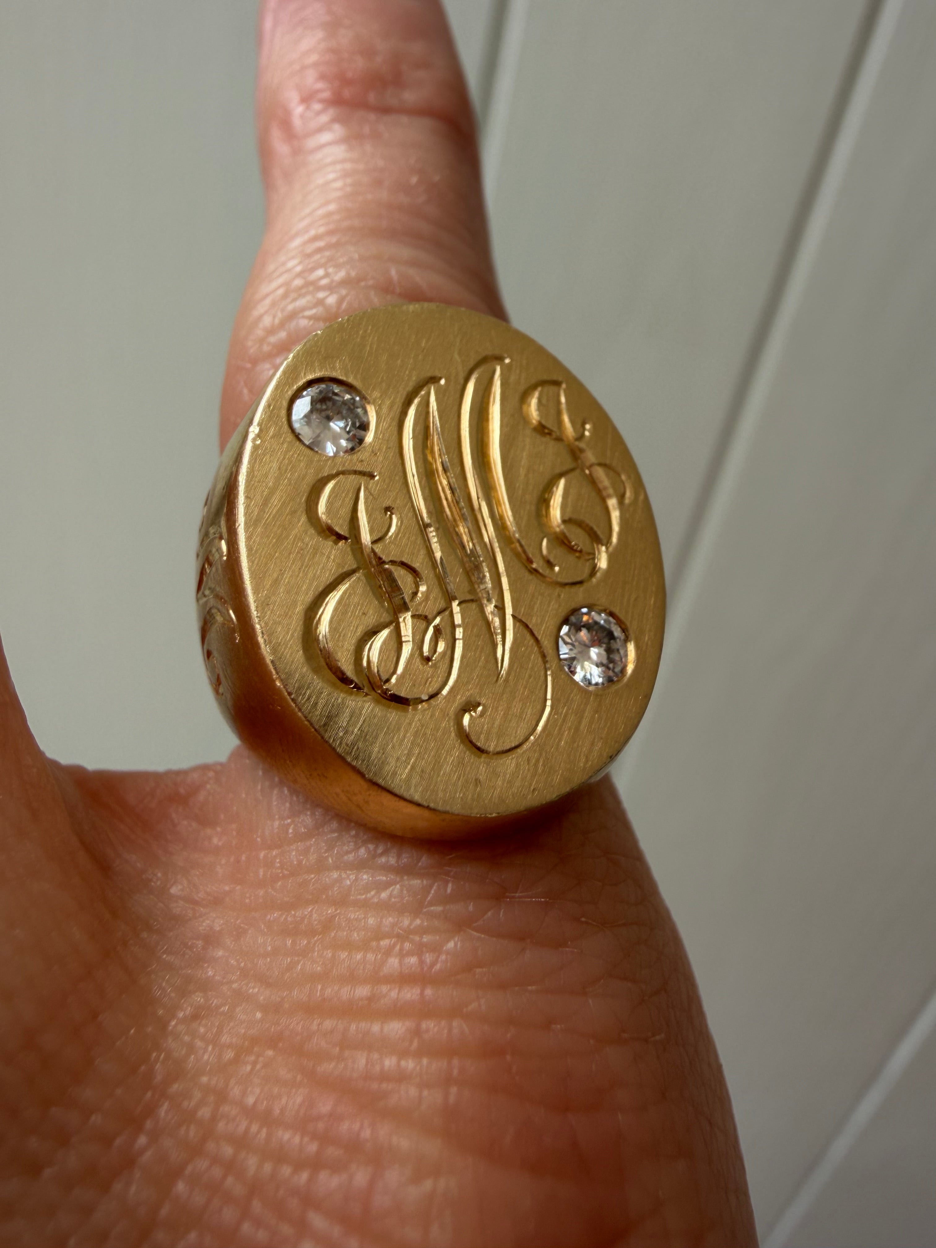 MAJOR monogrammed signet ring