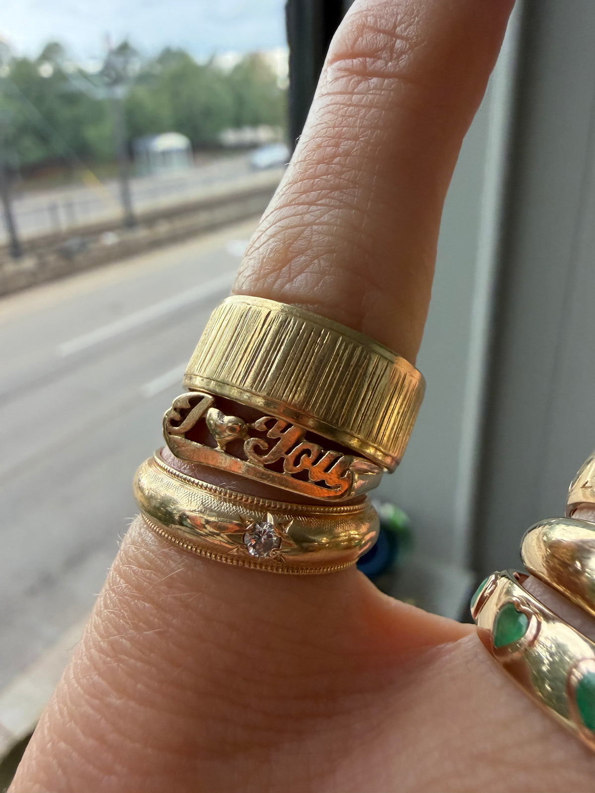 milgrain edge band with burst set diamond