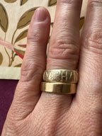 1974 pipecut gold band size 9 // 5.4mm