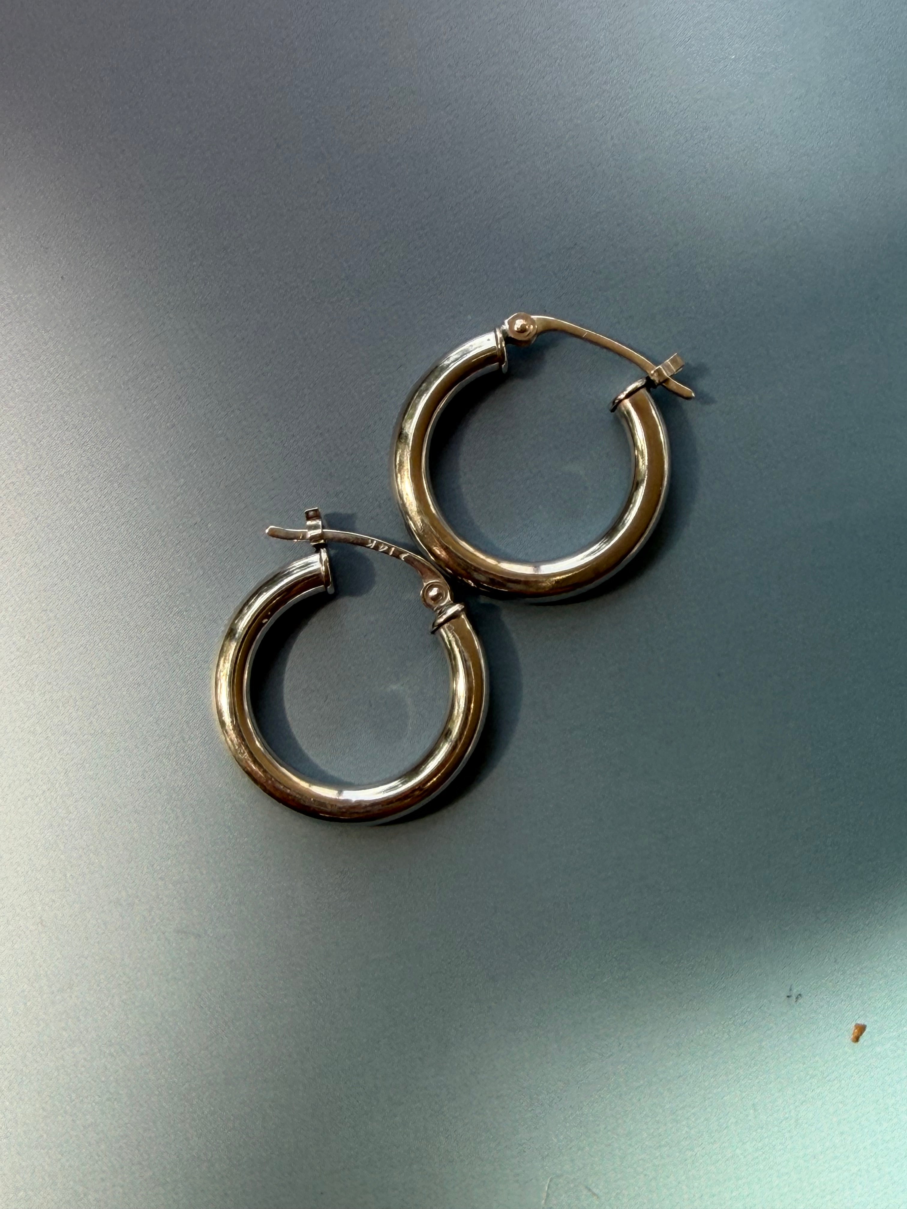 classic white gold 3/4" tube hoop