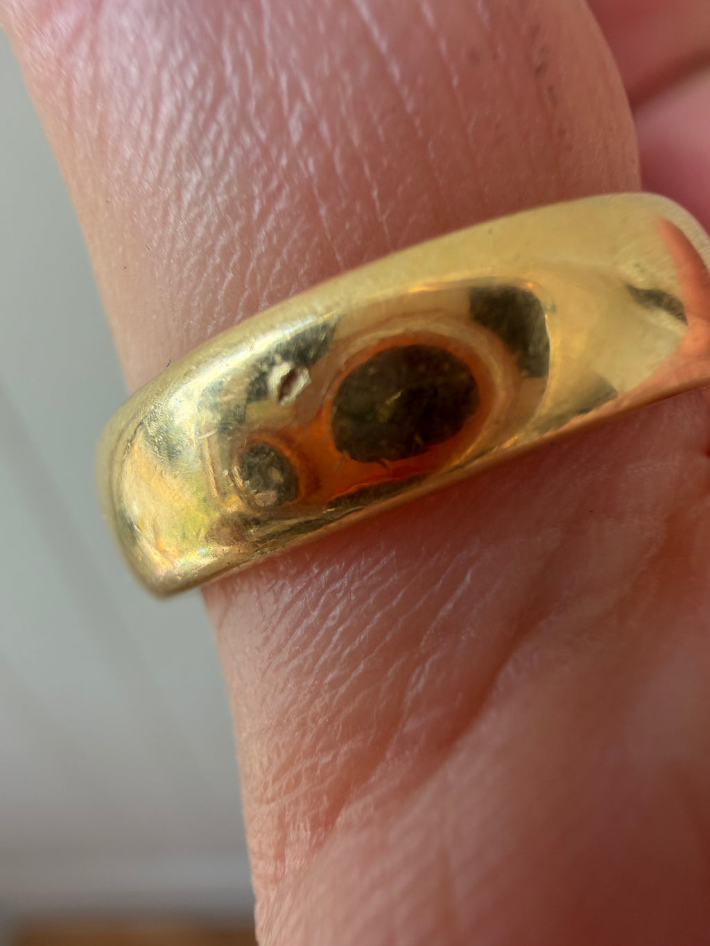 comfort fit pipe cut 18k gold band