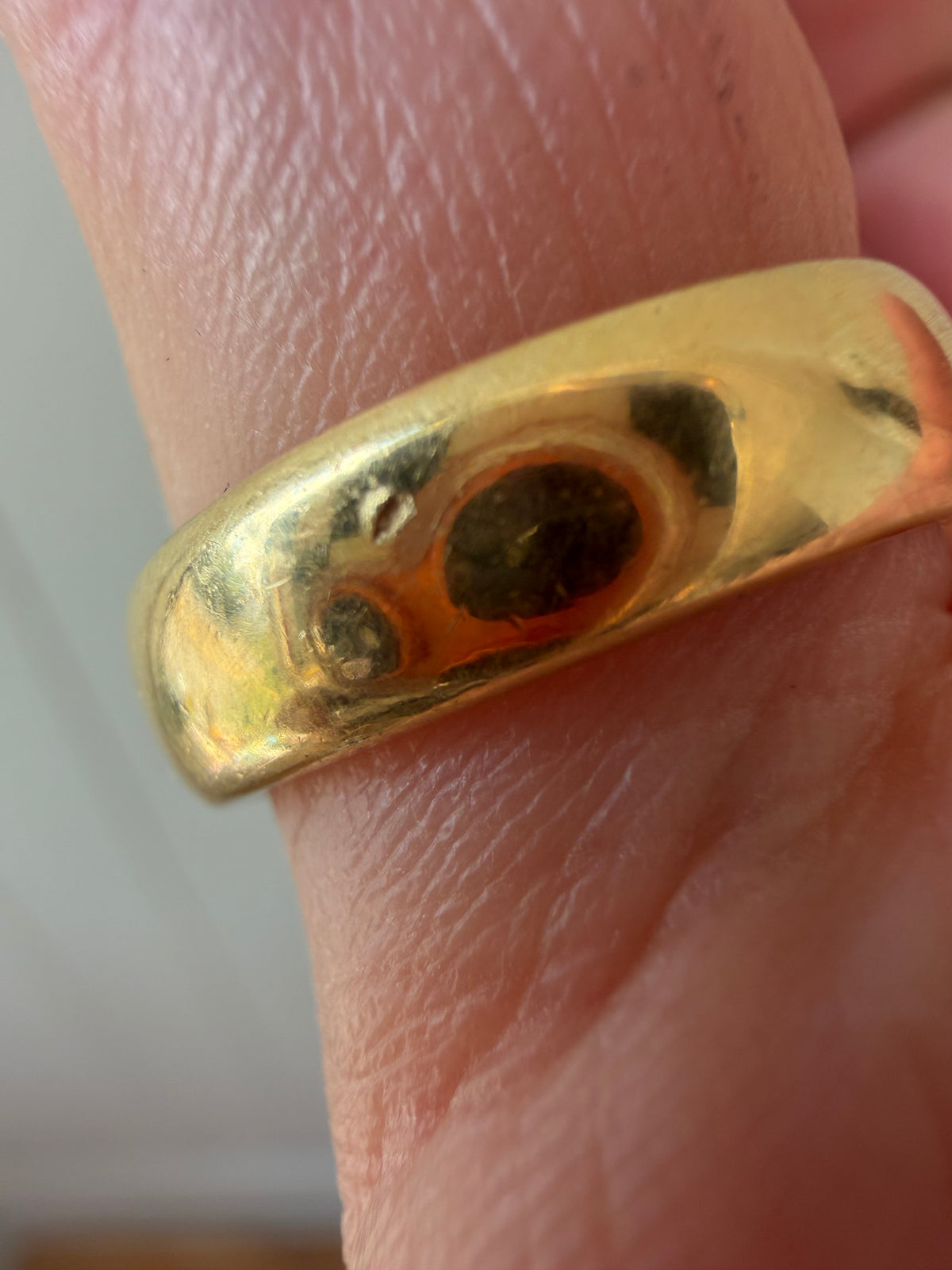 comfort fit pipe cut 18k gold band