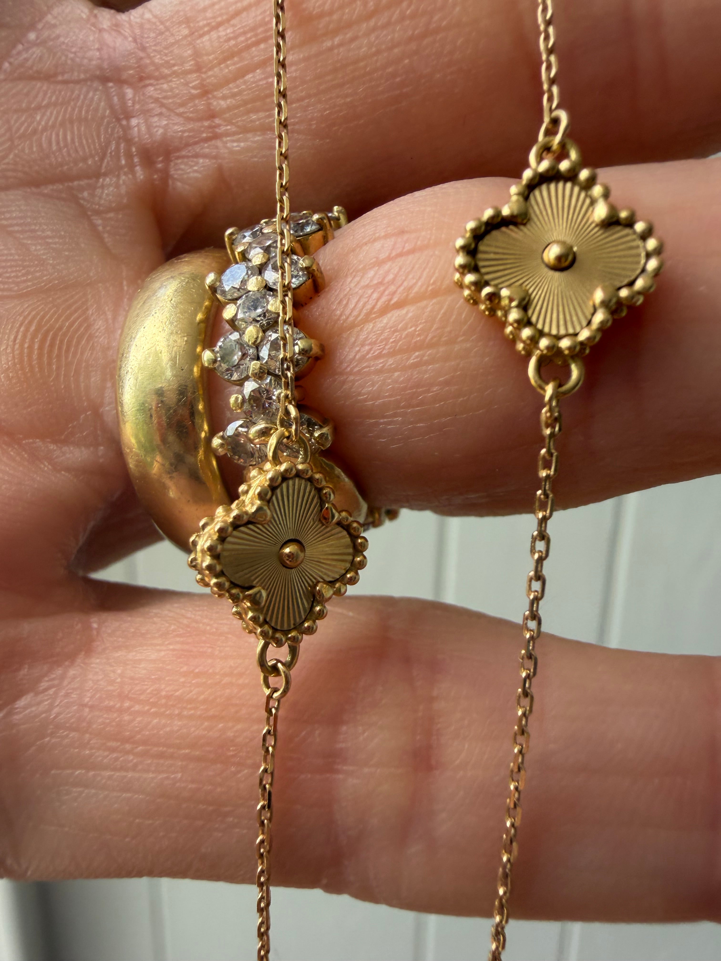18k gold clover link station chain 16.875-17.875