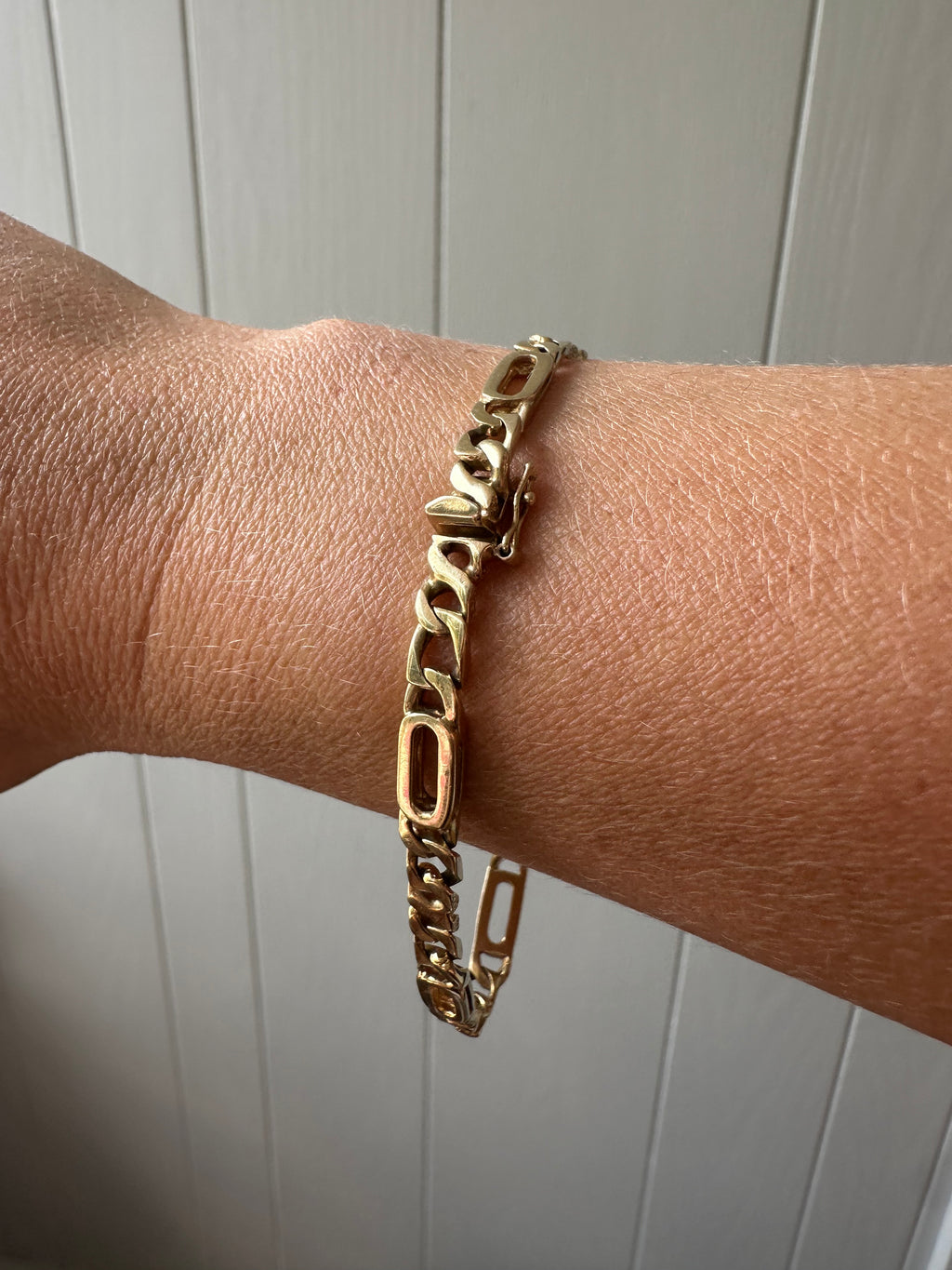 Solid figaro bracelet