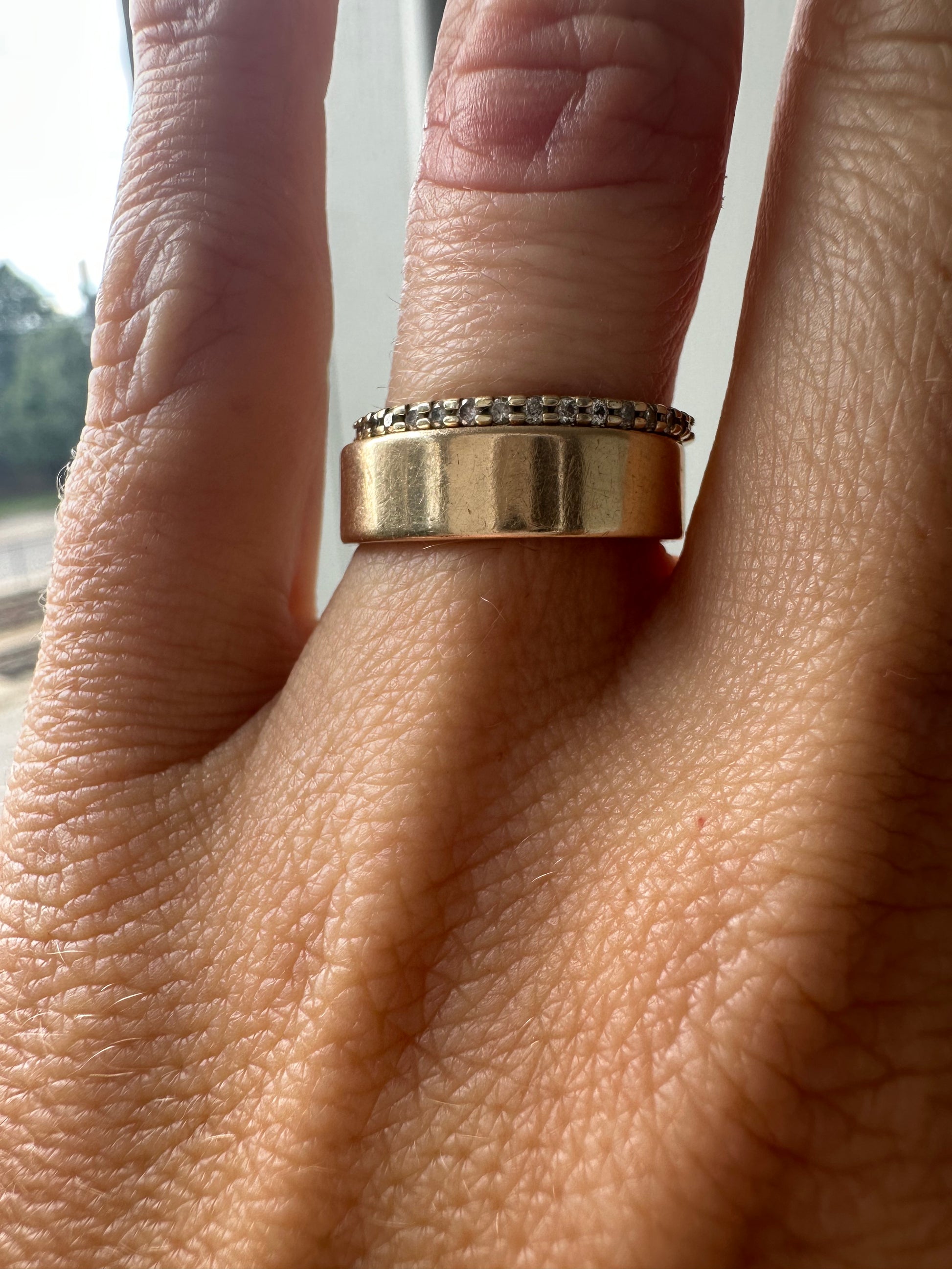 10k yellow gold diamond band