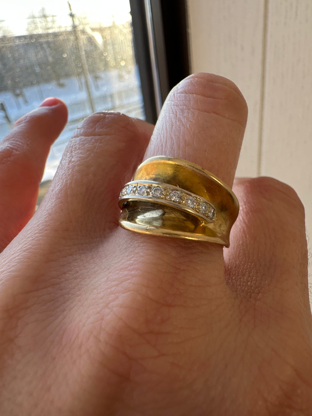 18k diamond saddle band