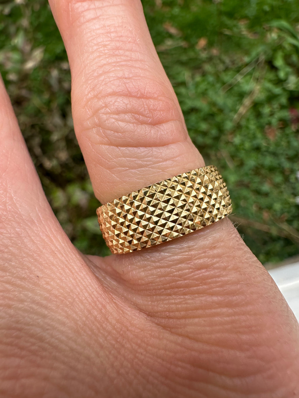 18k spike band