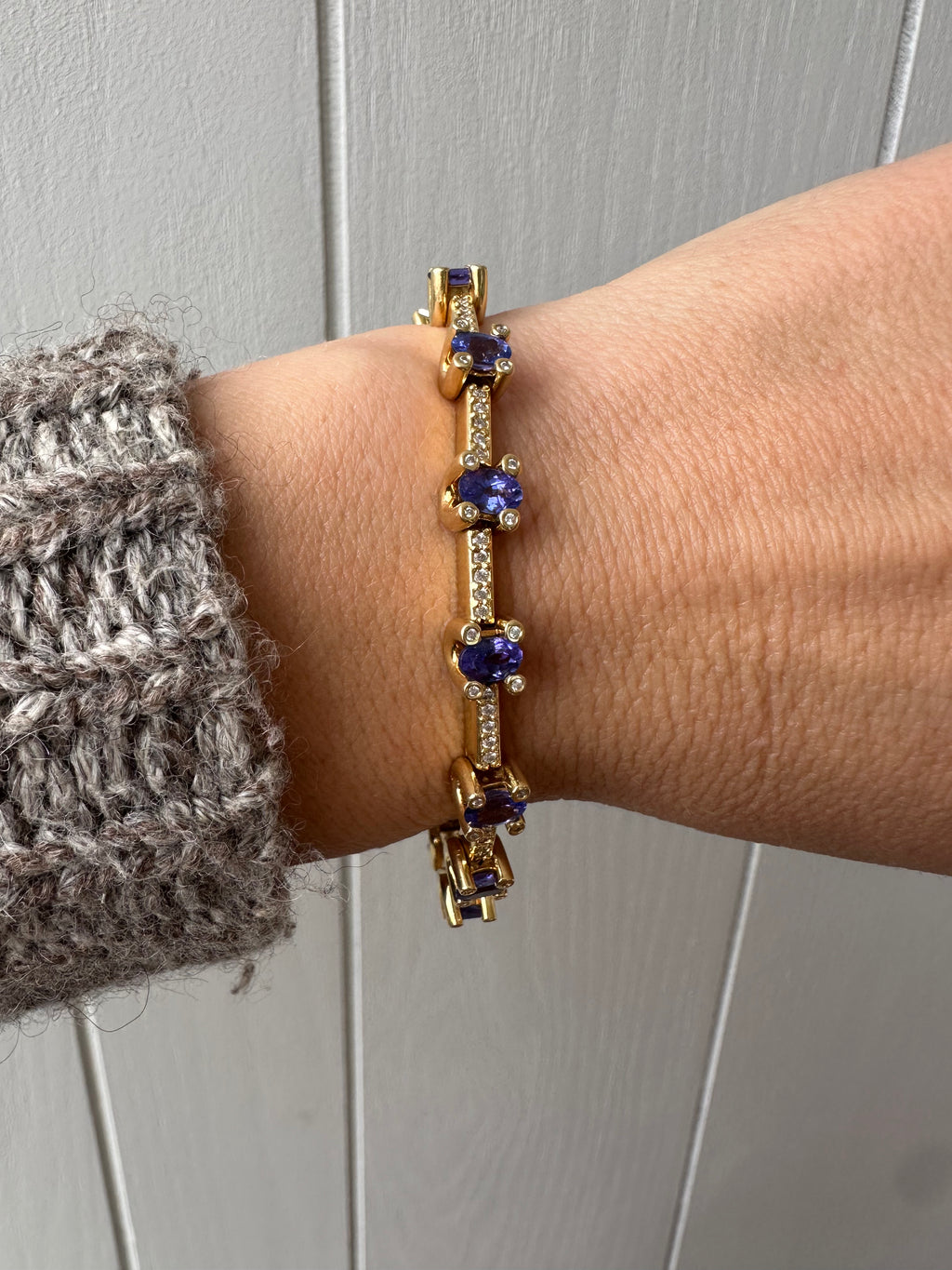 gorgeous tanzanite and diamond 18k gold bracelet