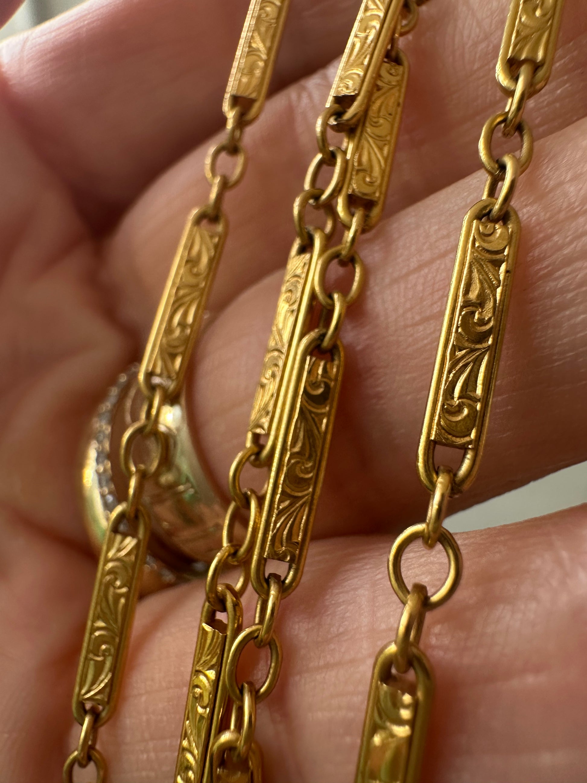 30" long fancy bar chain with dog clip