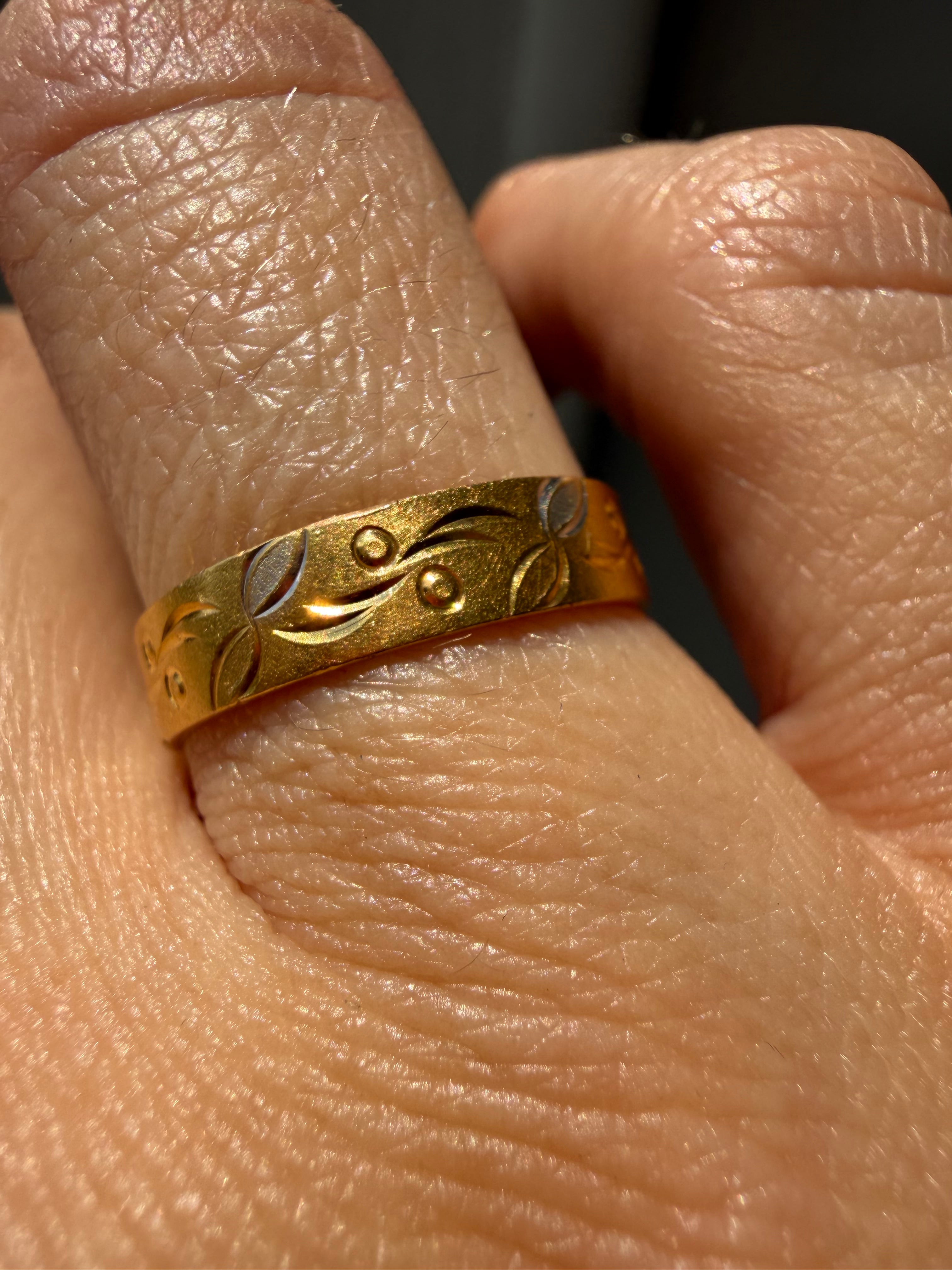 21k two tone engraved band