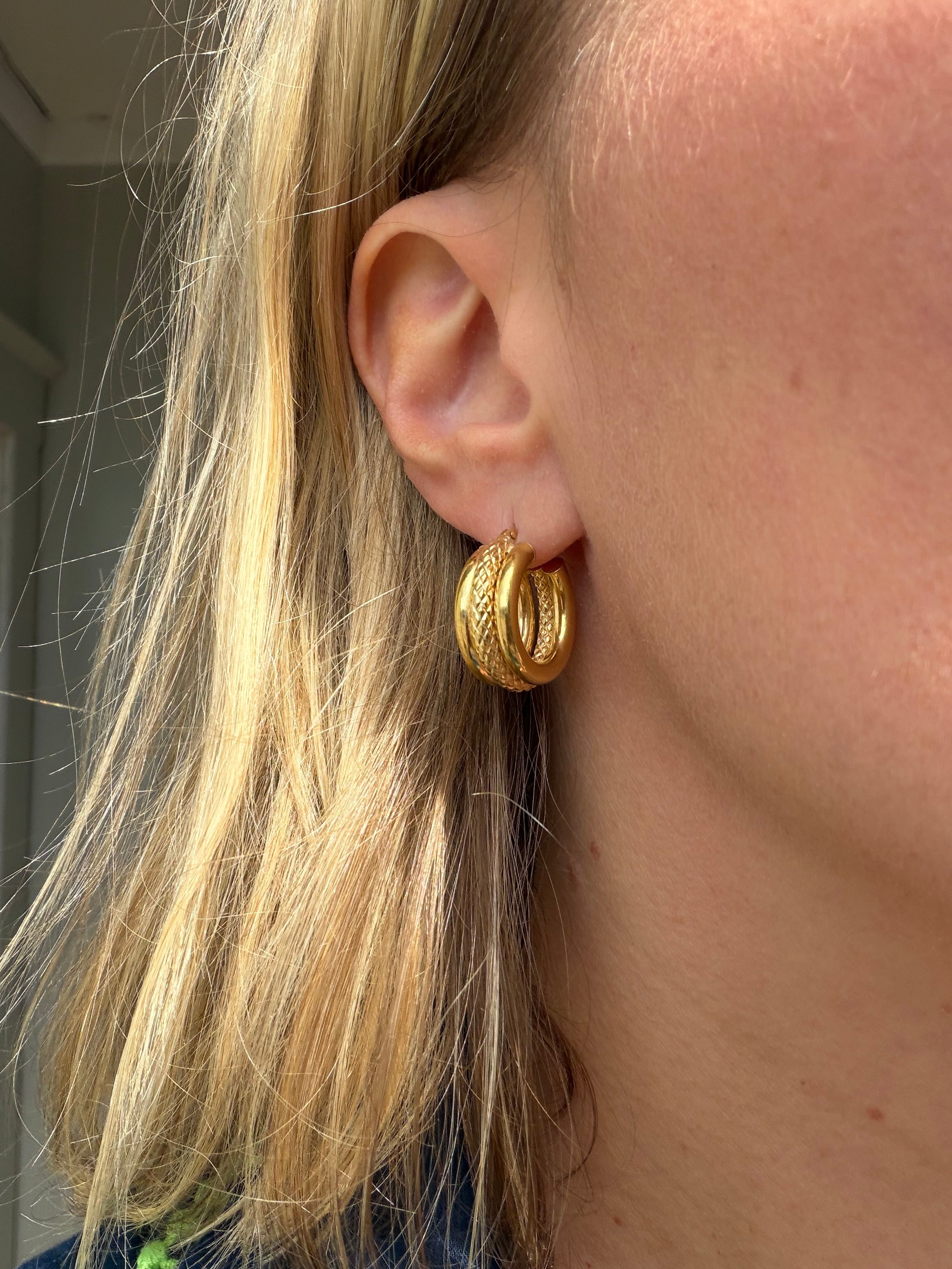 chubby 18k gold hoop with crosshatch pattern