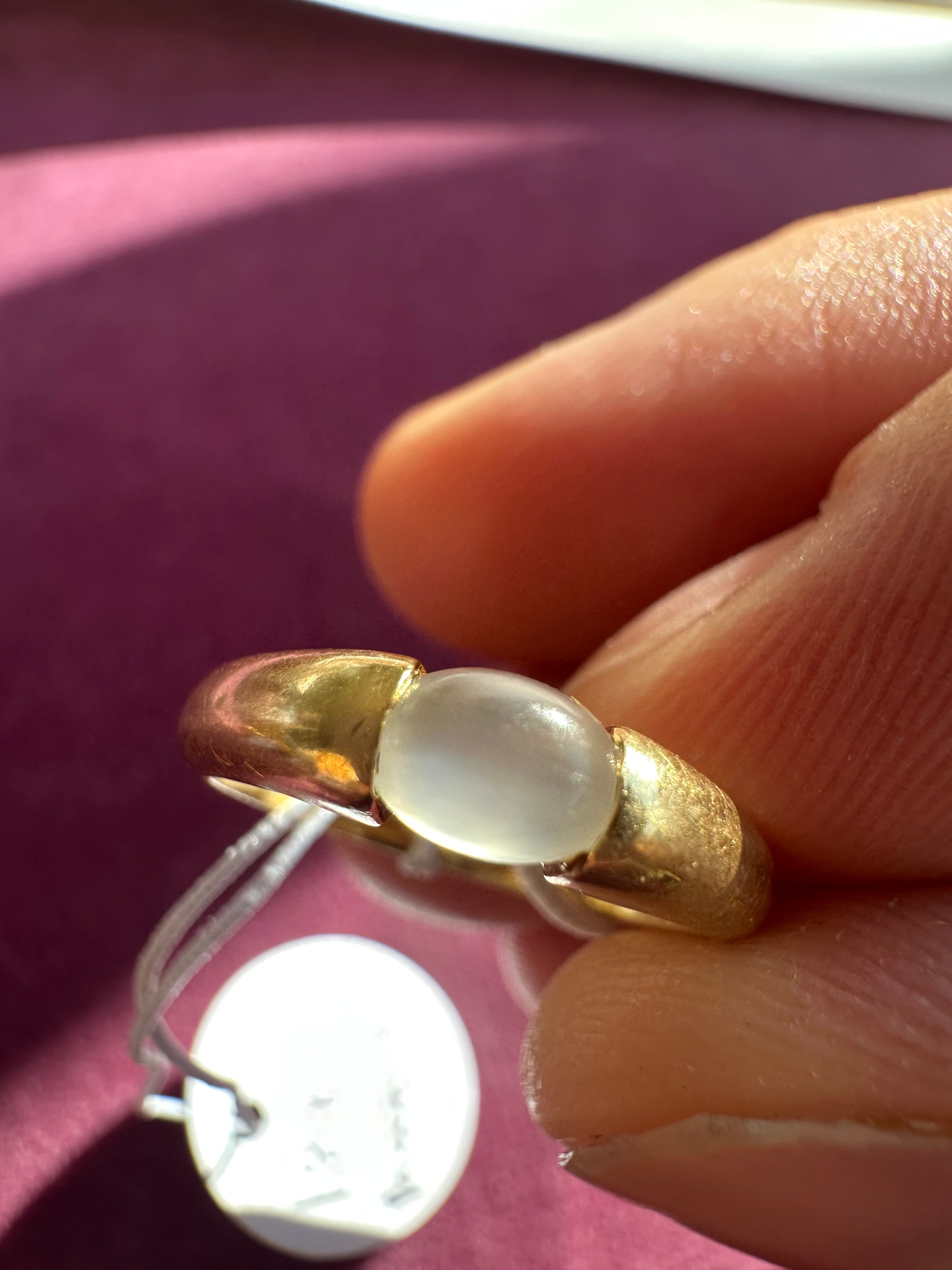 18k gold moonstone ring