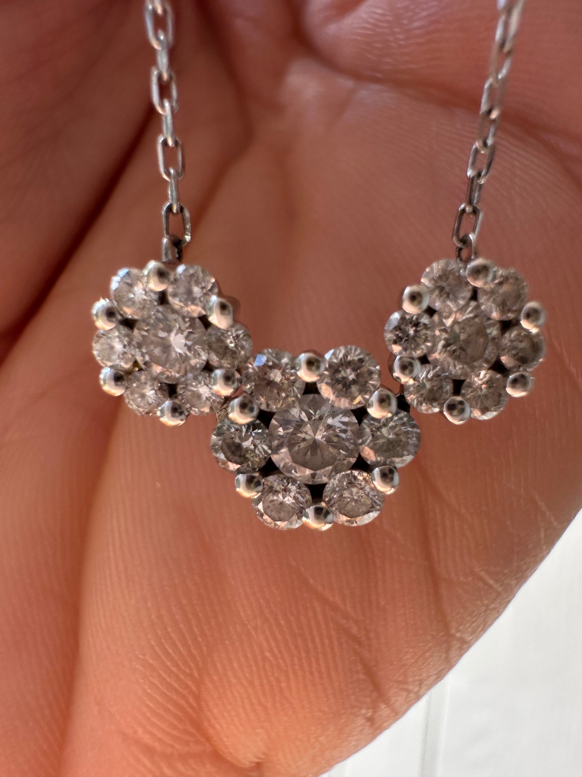 sparkly diamond 3 flower necklace