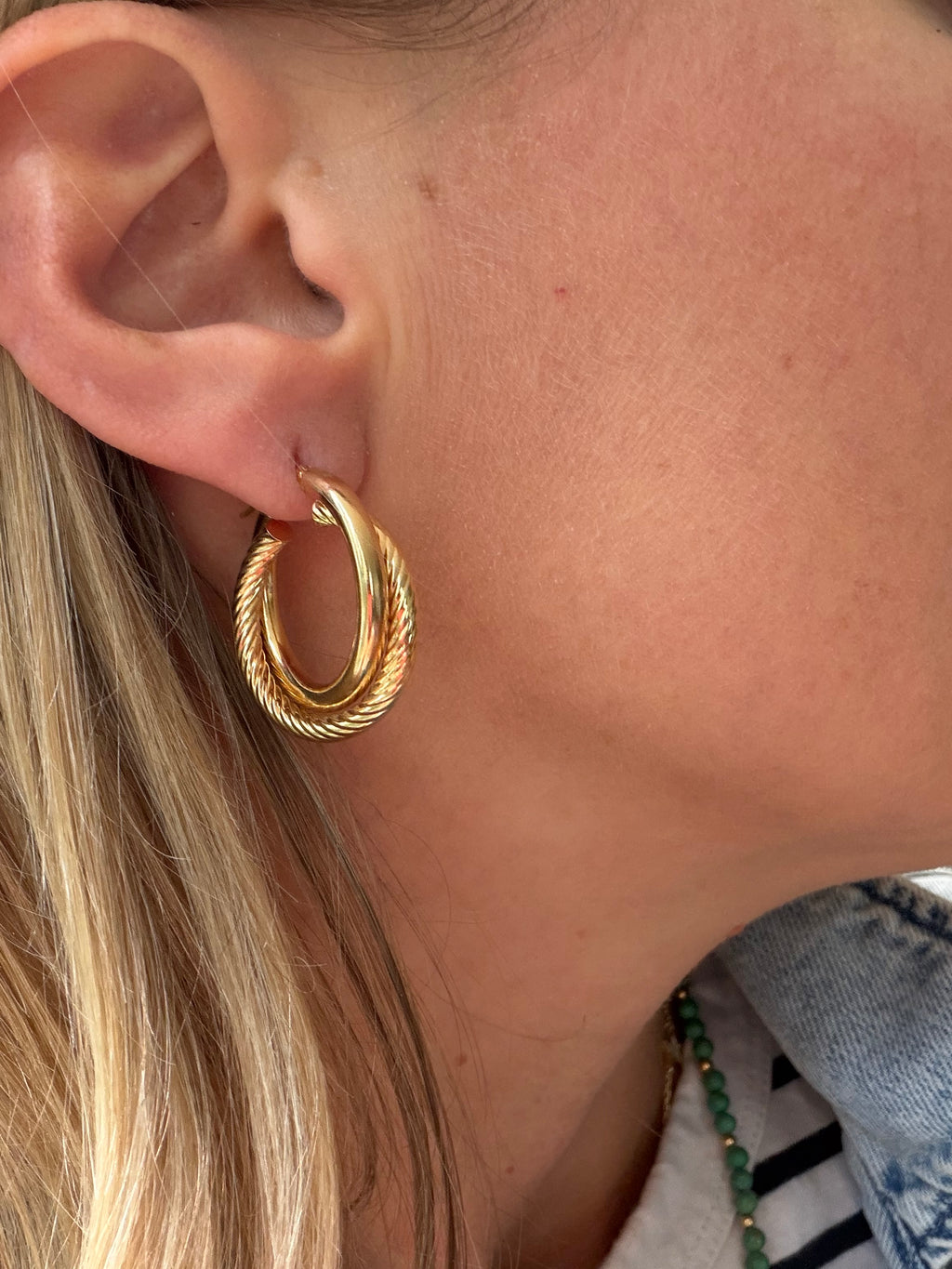 shiny and twist interlocking hoop