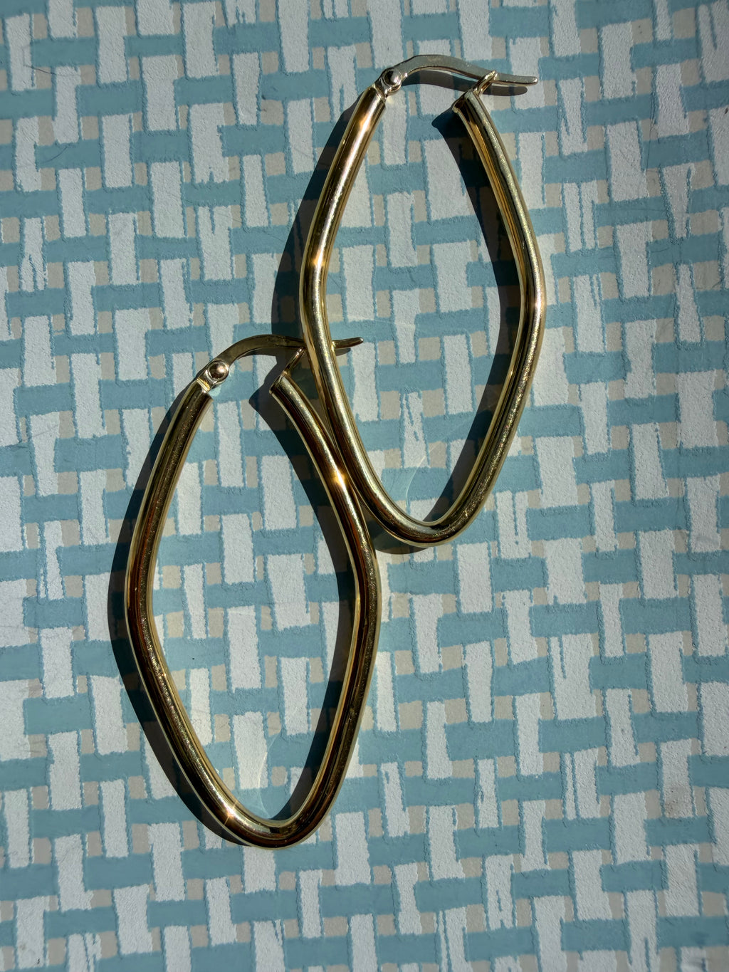 18k oblong hoops