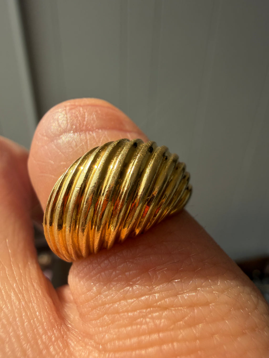 buttery 18k croissant dome ring