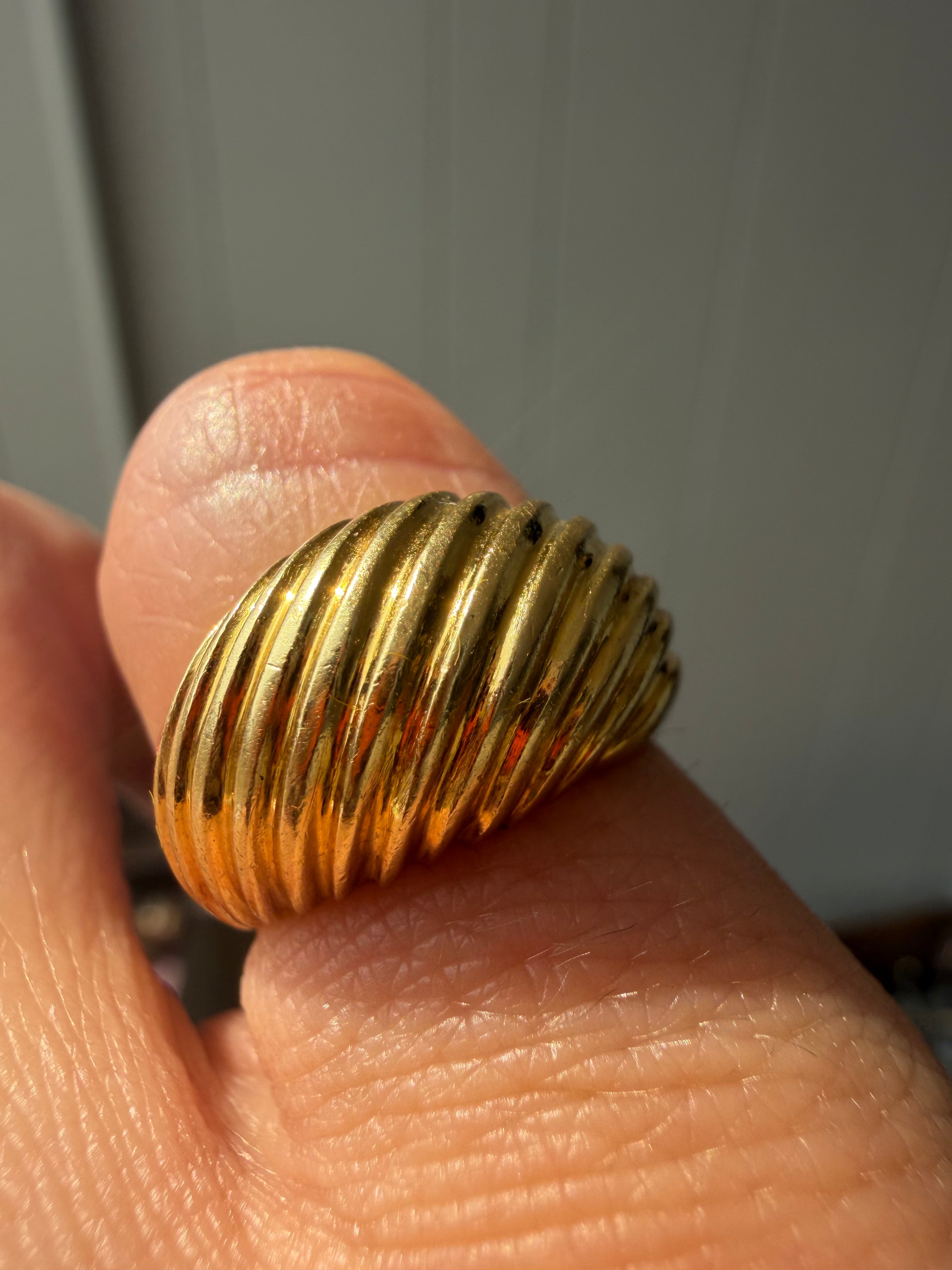 buttery 18k croissant dome ring