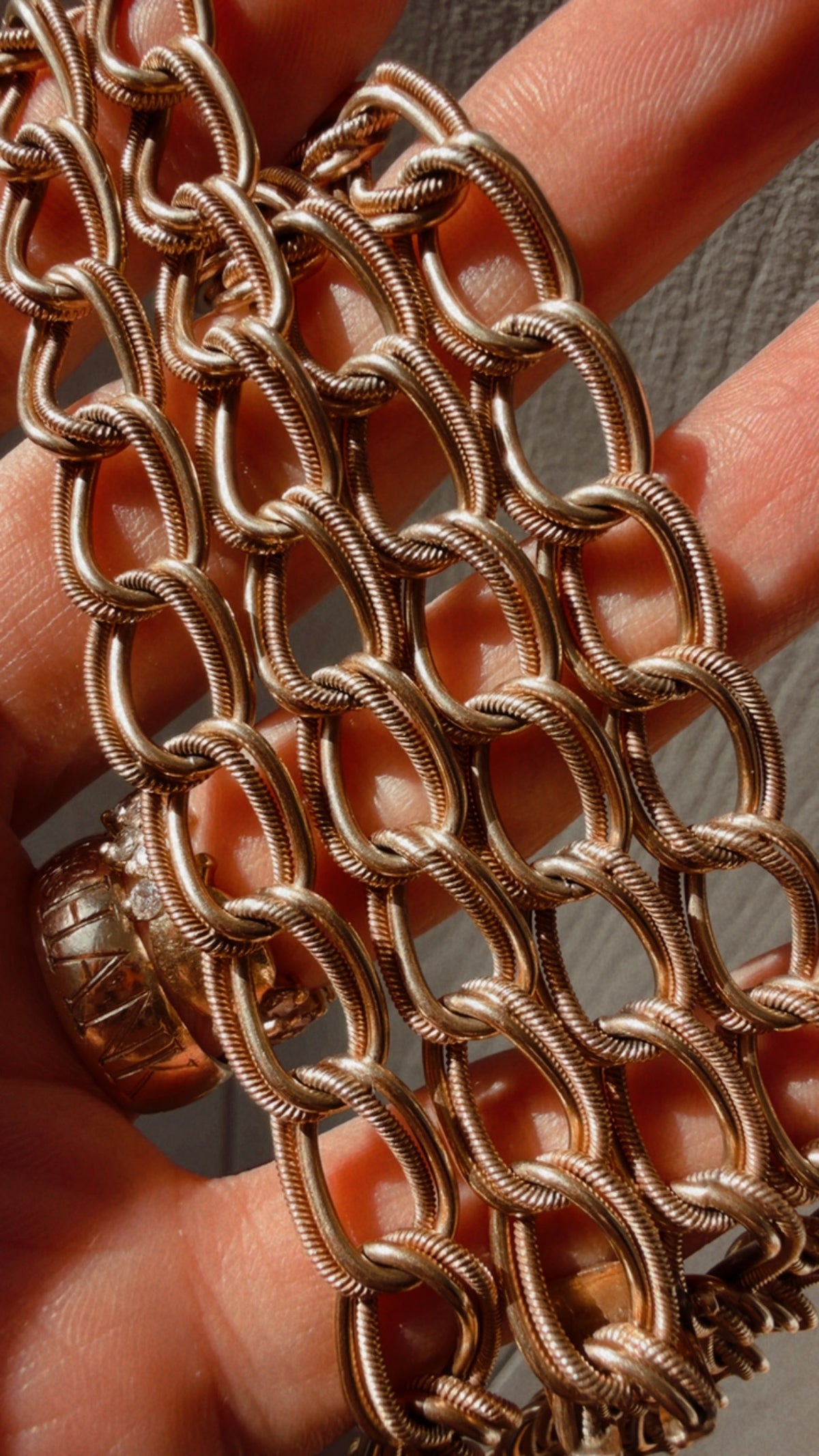 textured oval link curb chain