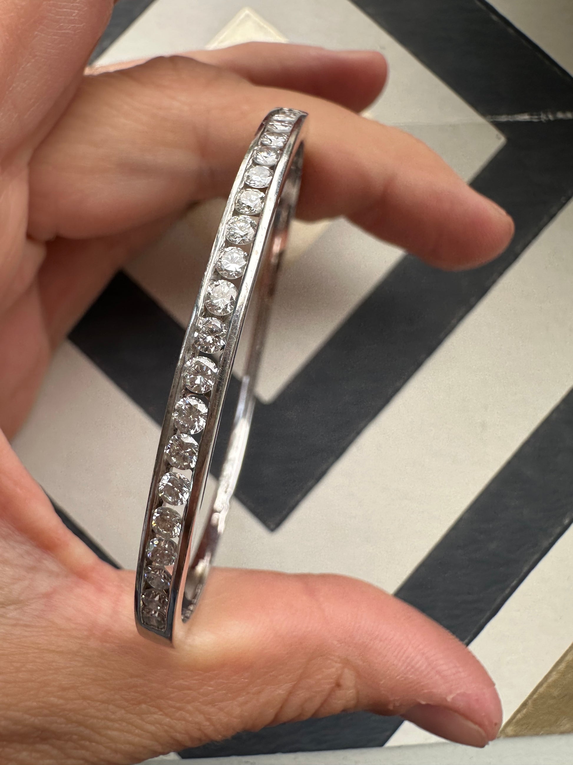 18k white gold diamond bangle