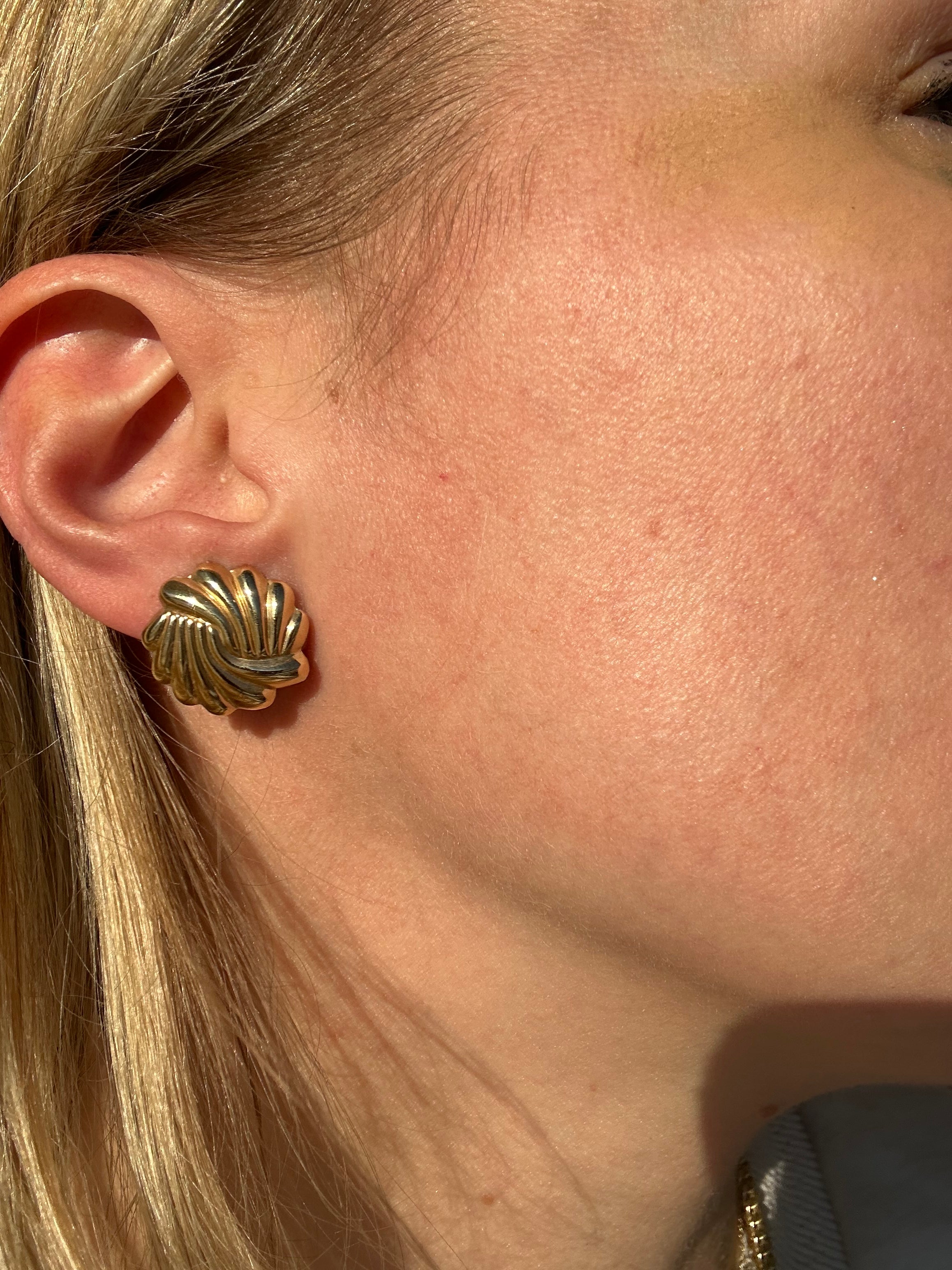 lightweight swirly post earrings