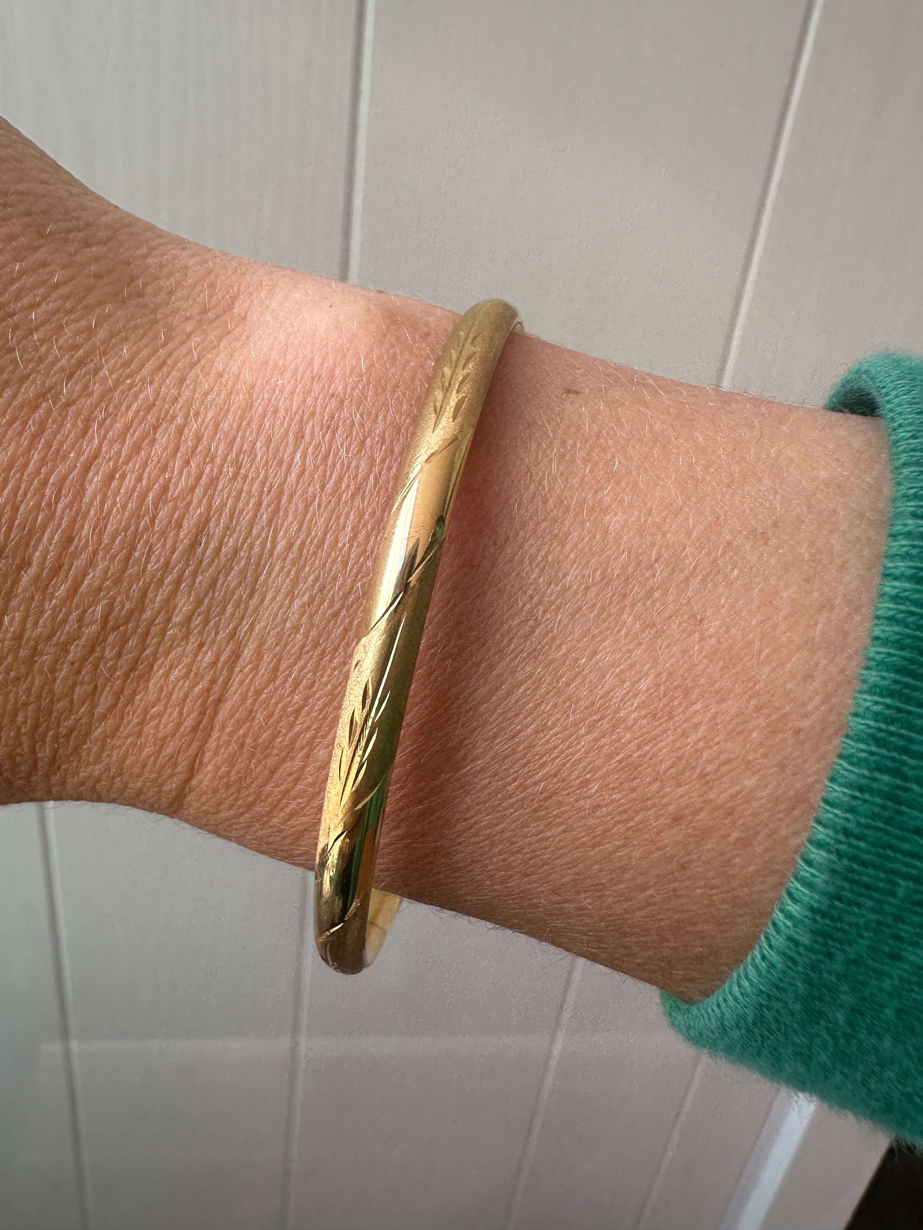 etched 18k gold bangle