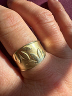 tapered band with leaves and satin finish