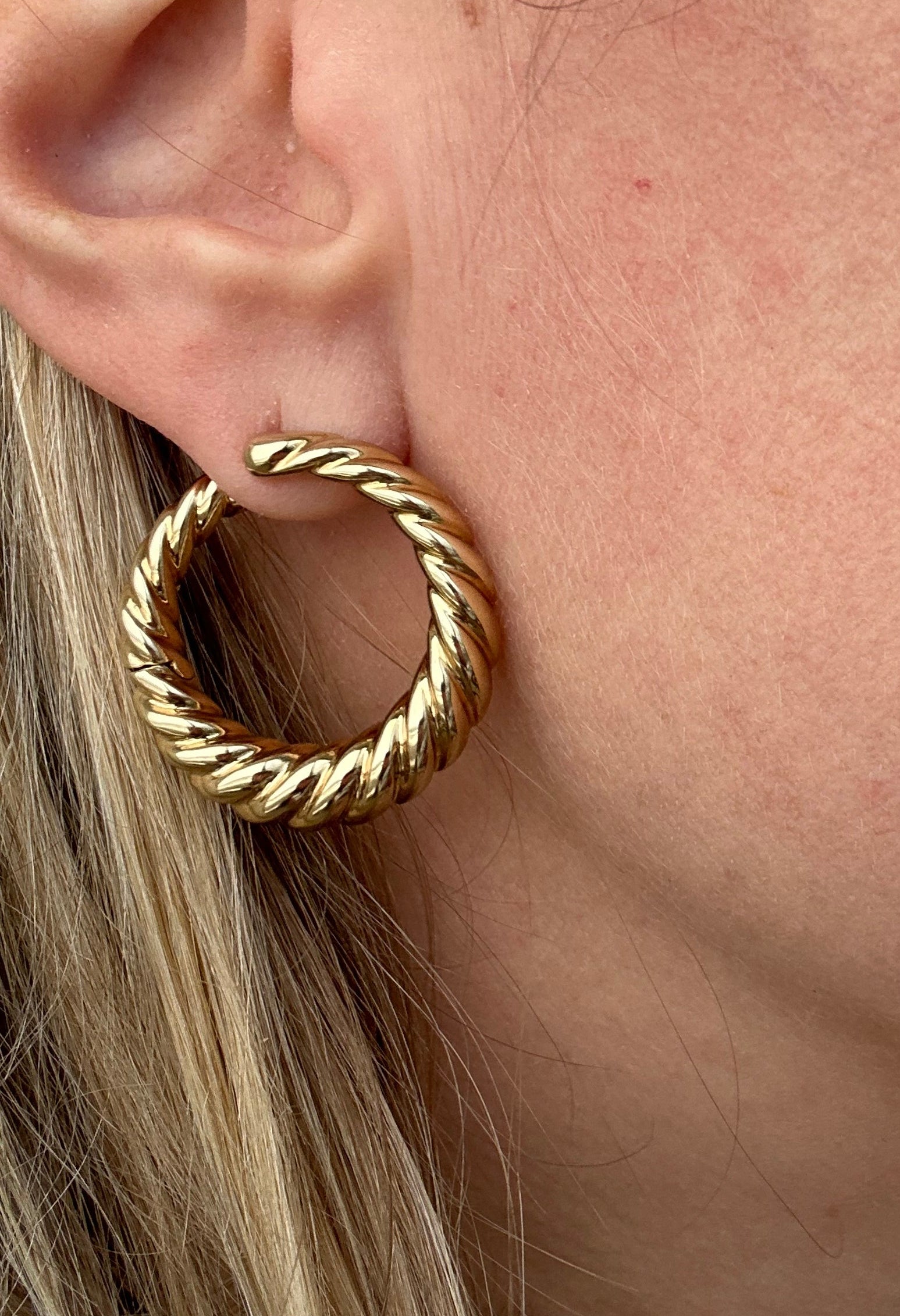 hinged croissant hoops