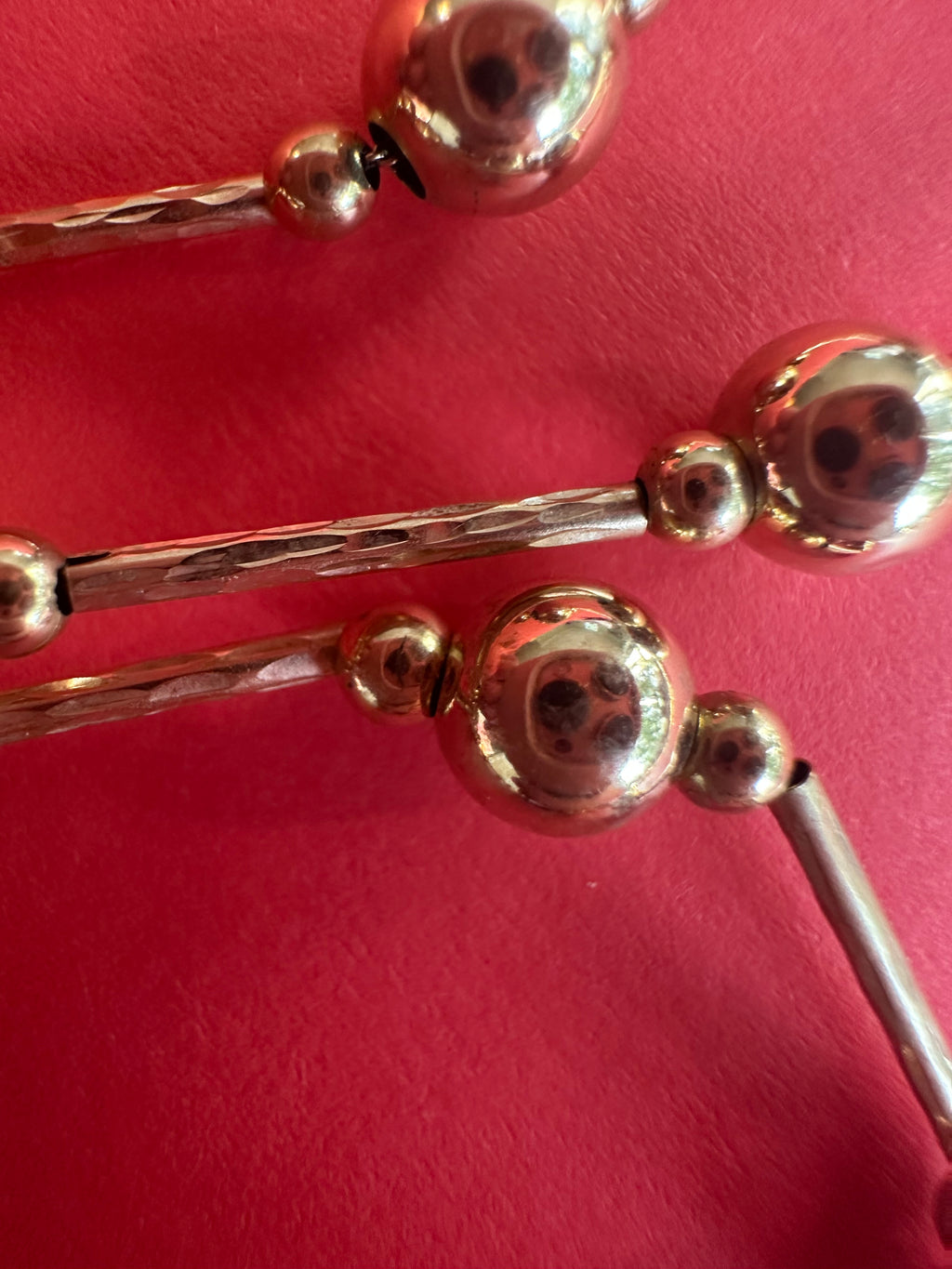 faceted bar and ball station chain