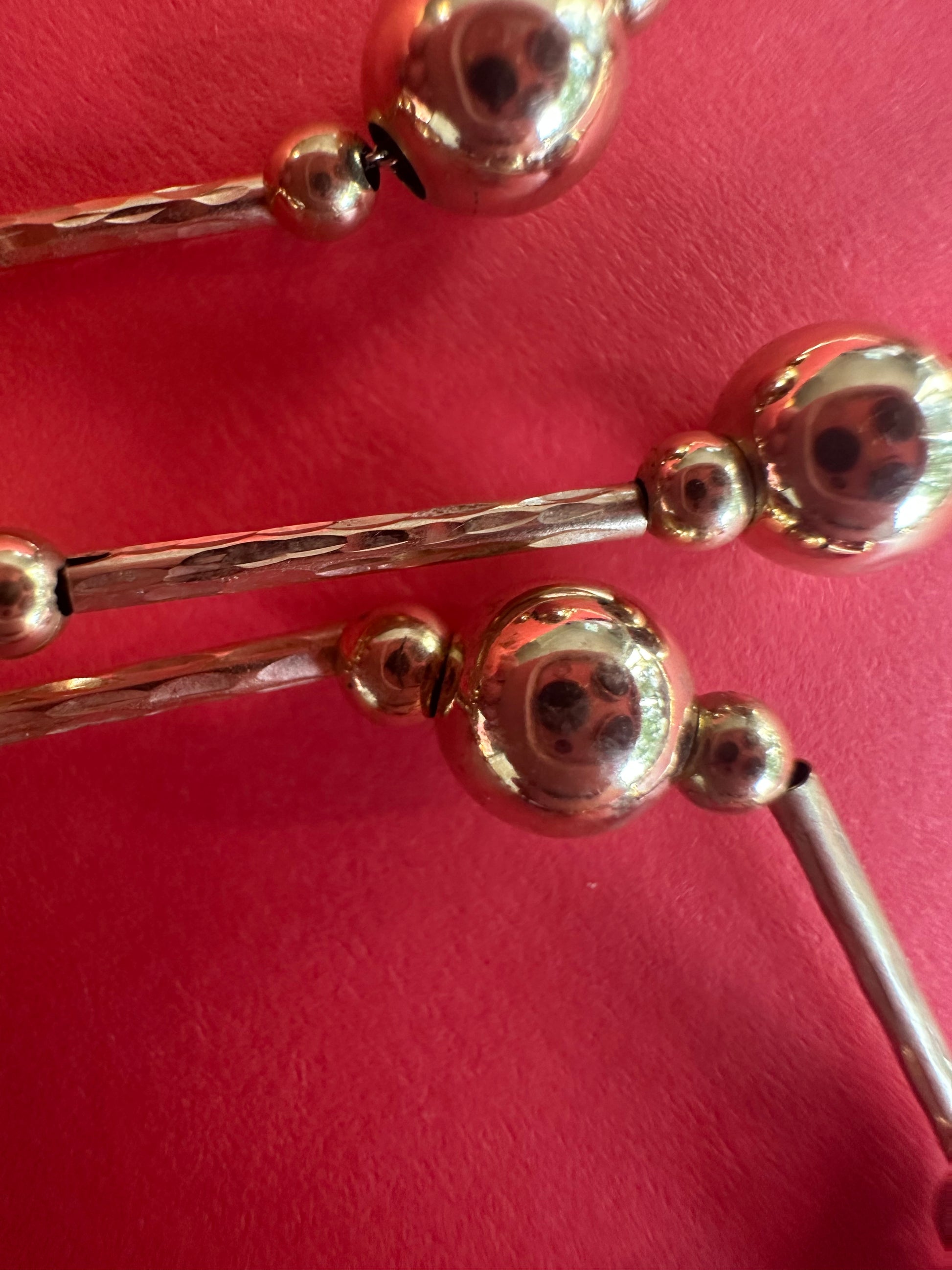 faceted bar and ball station chain