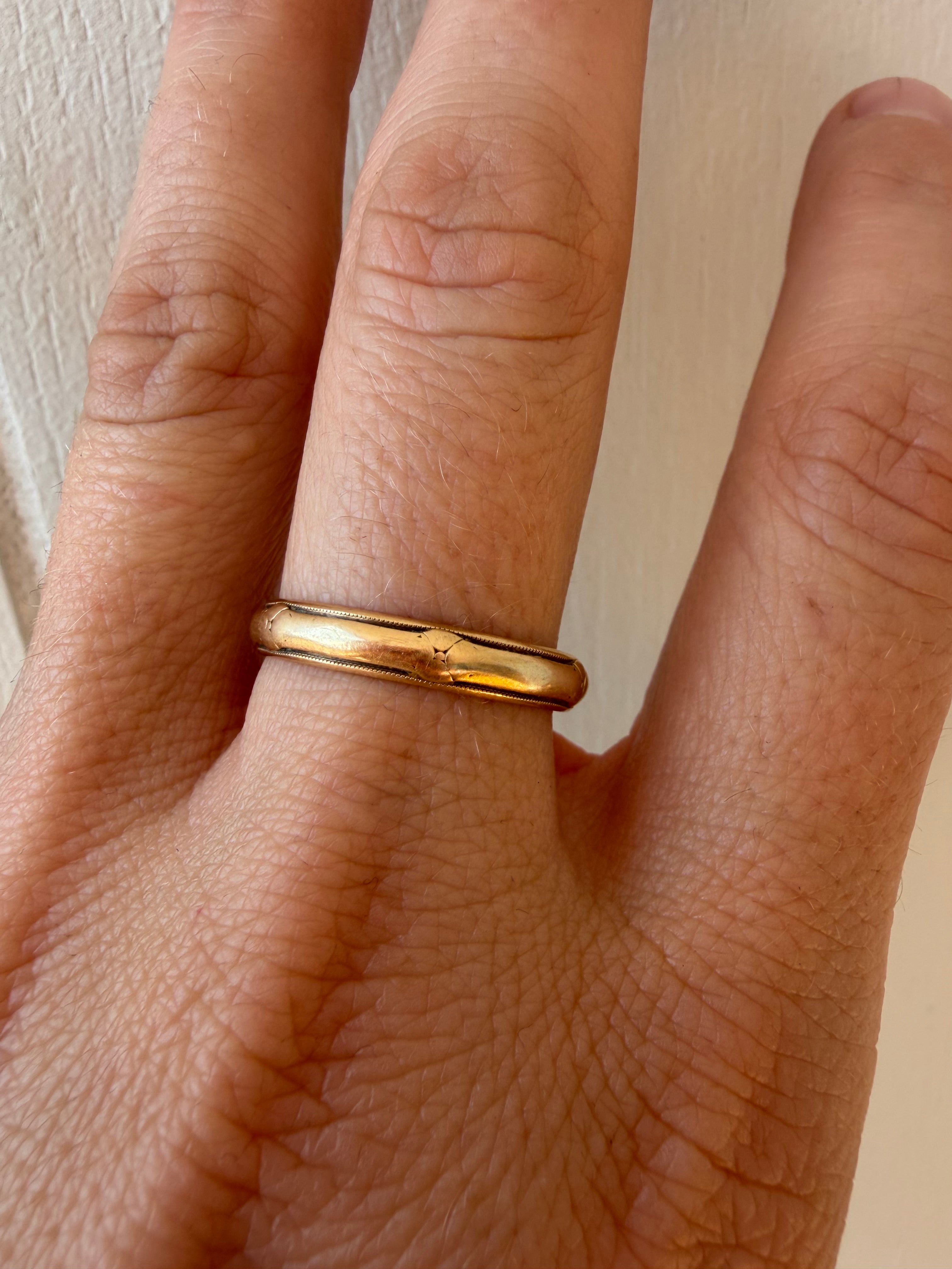 vintage patterned eternity band circa 1948