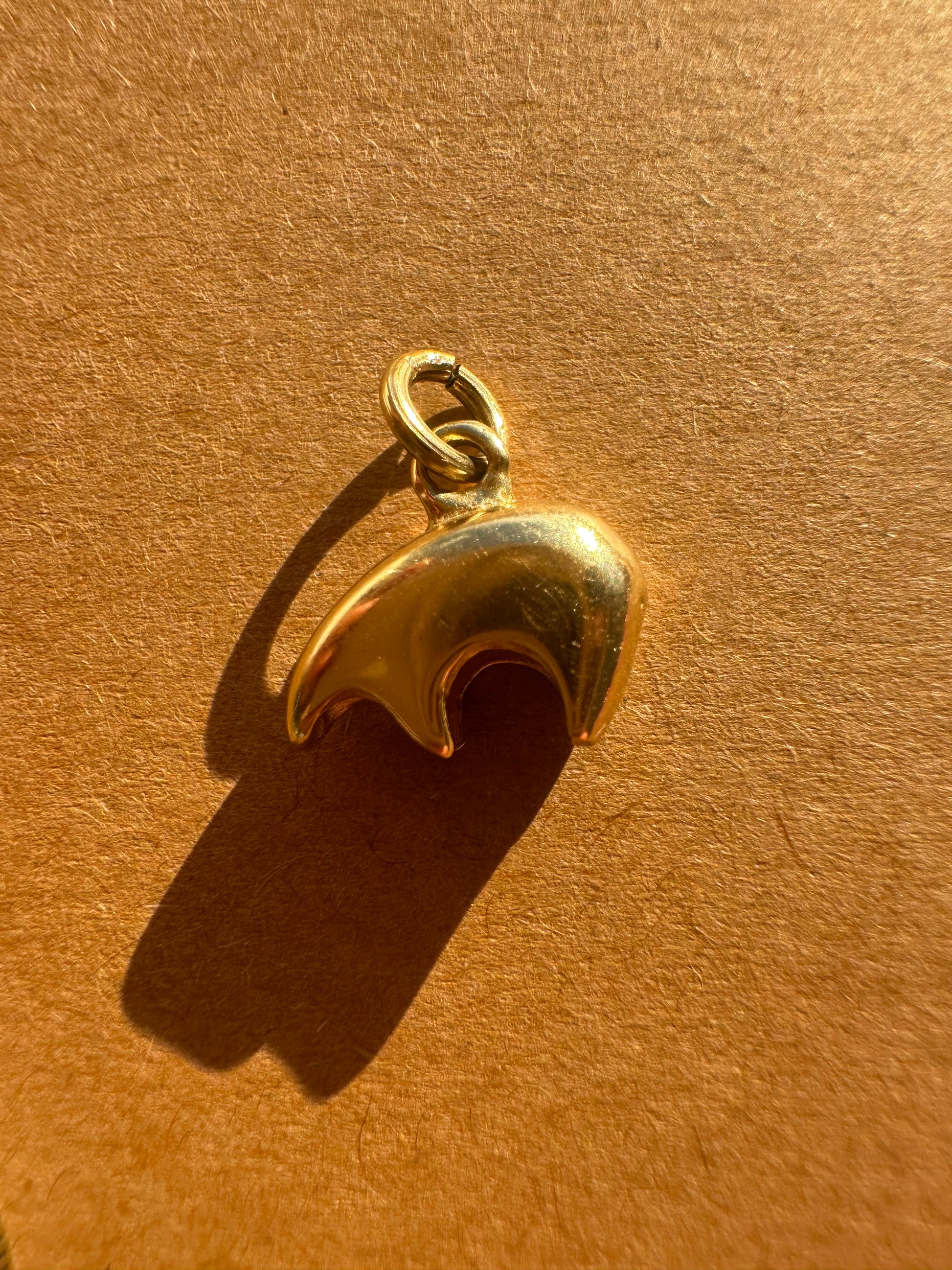 sanddollar - zuni bear - fluted clover charm