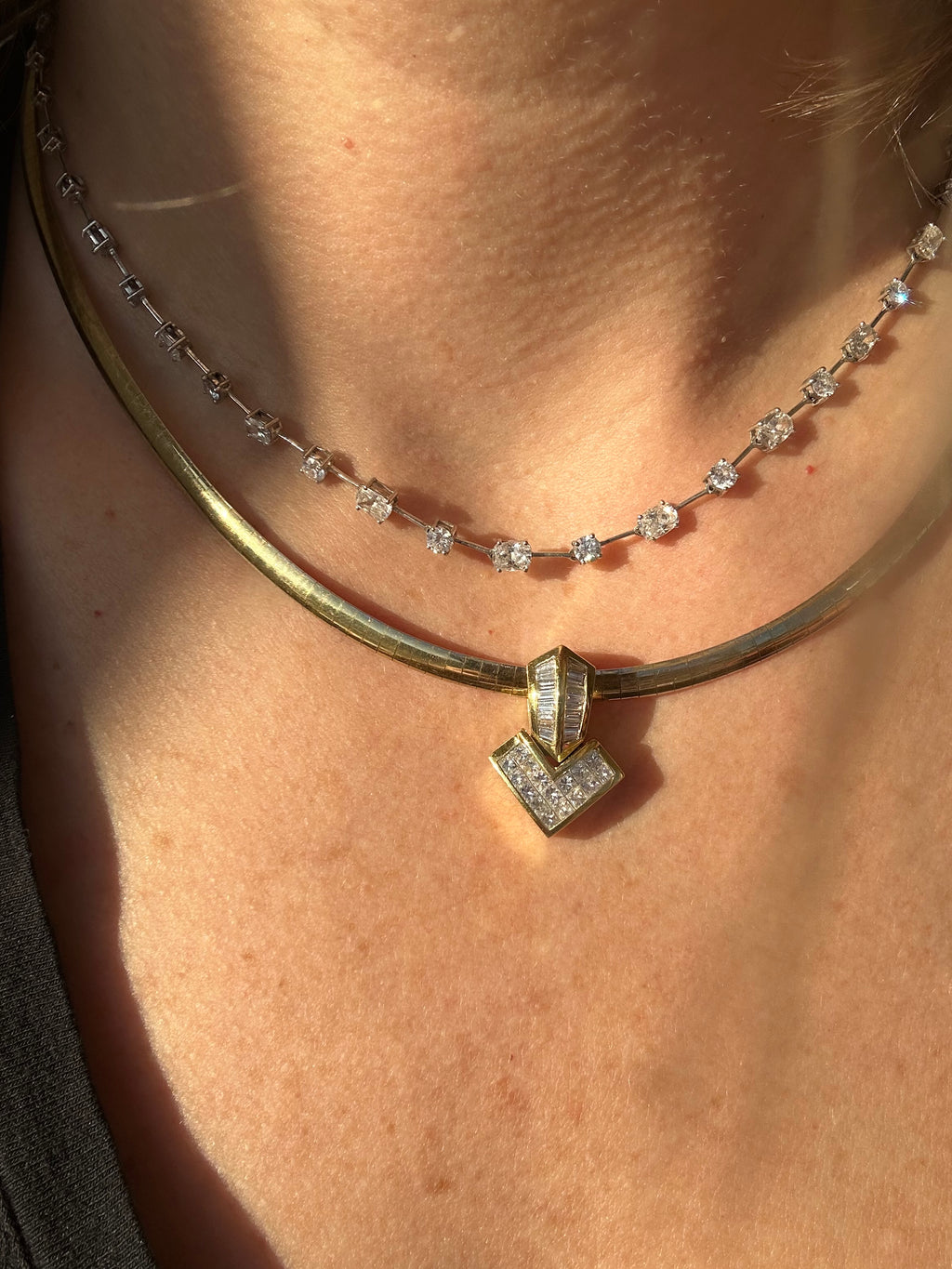 diamond and 18k yellow gold arrow pendant