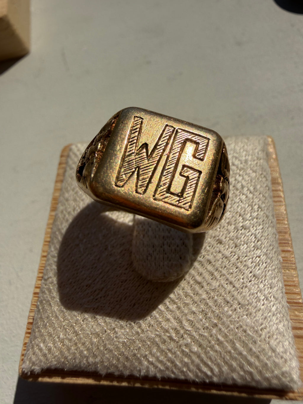 WG signet with phoenix