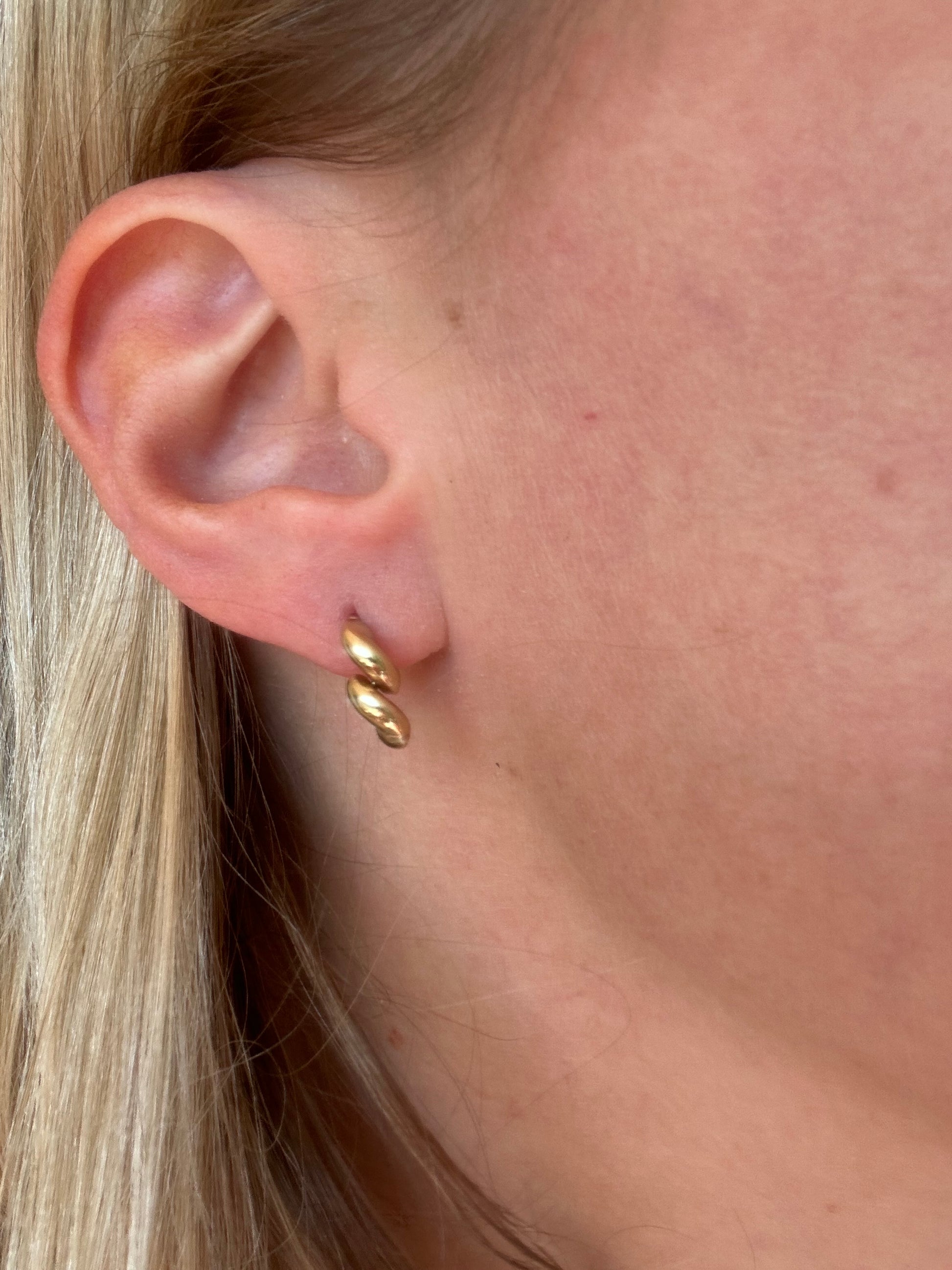 motif stud earrings