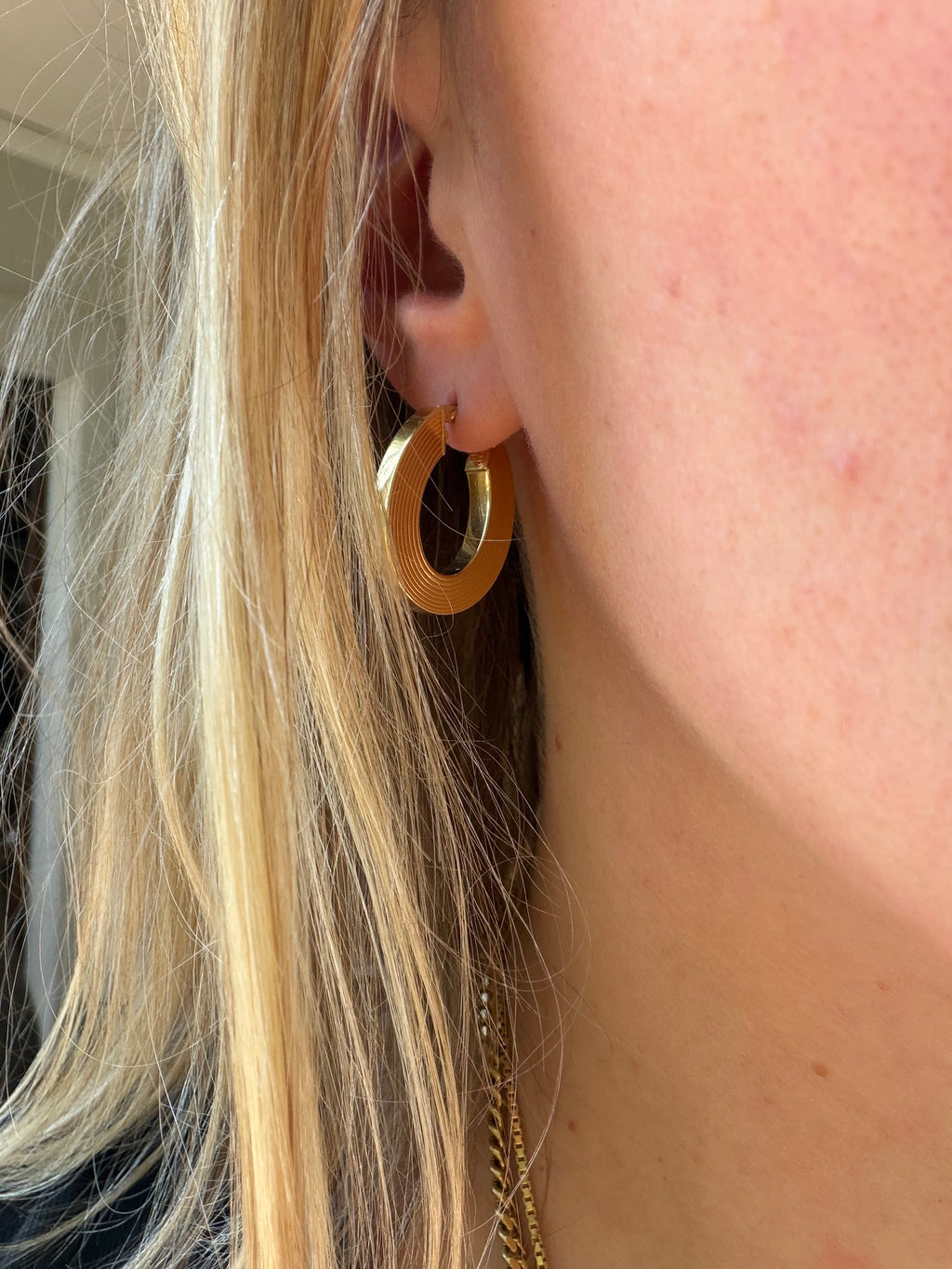 ribbed oval hoops