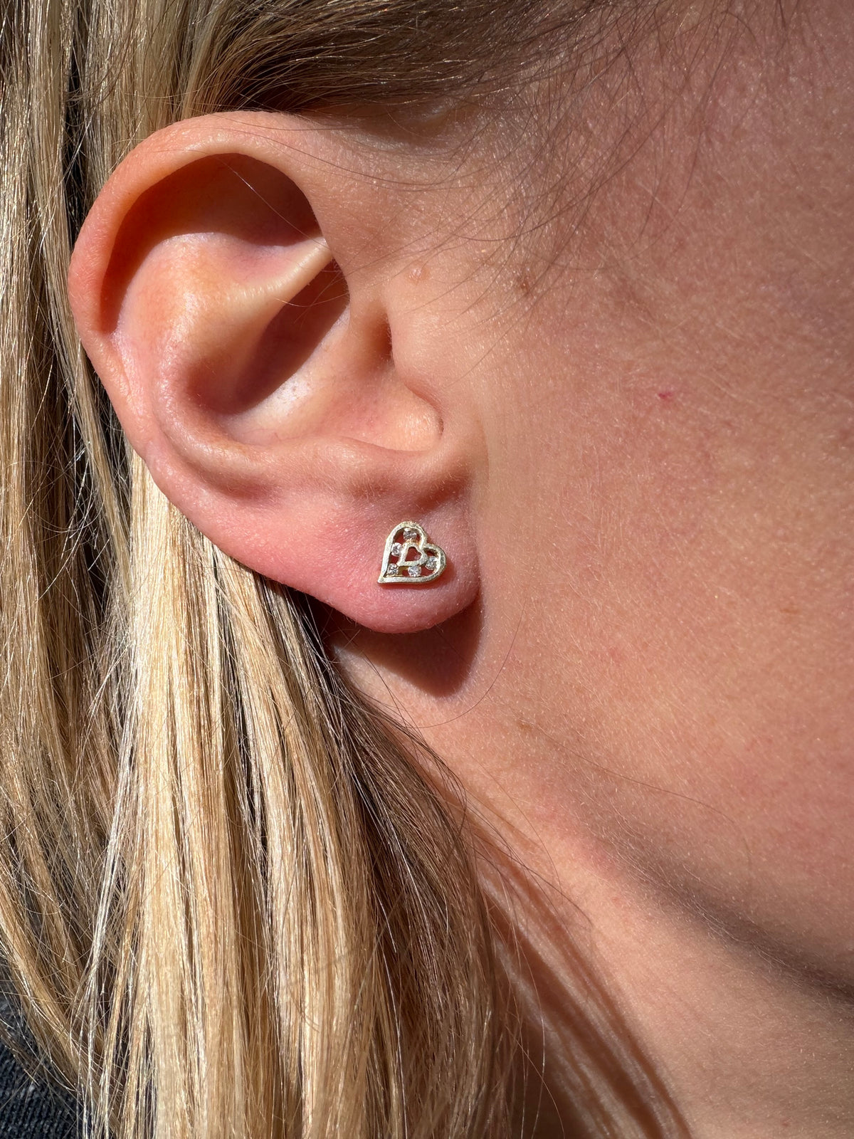 diamond heart stud earrings